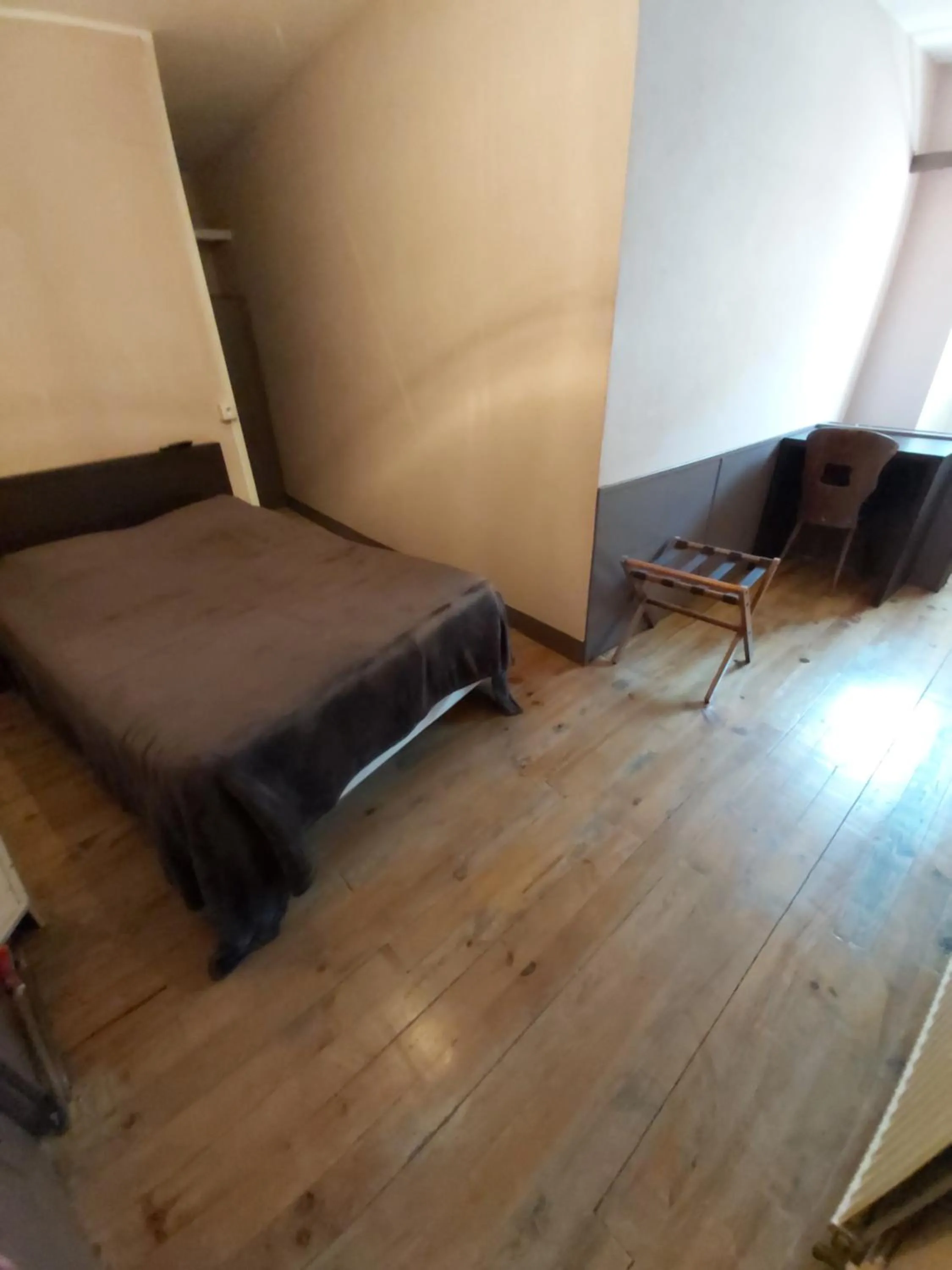 Photo of the whole room, Bed in La chaumiere