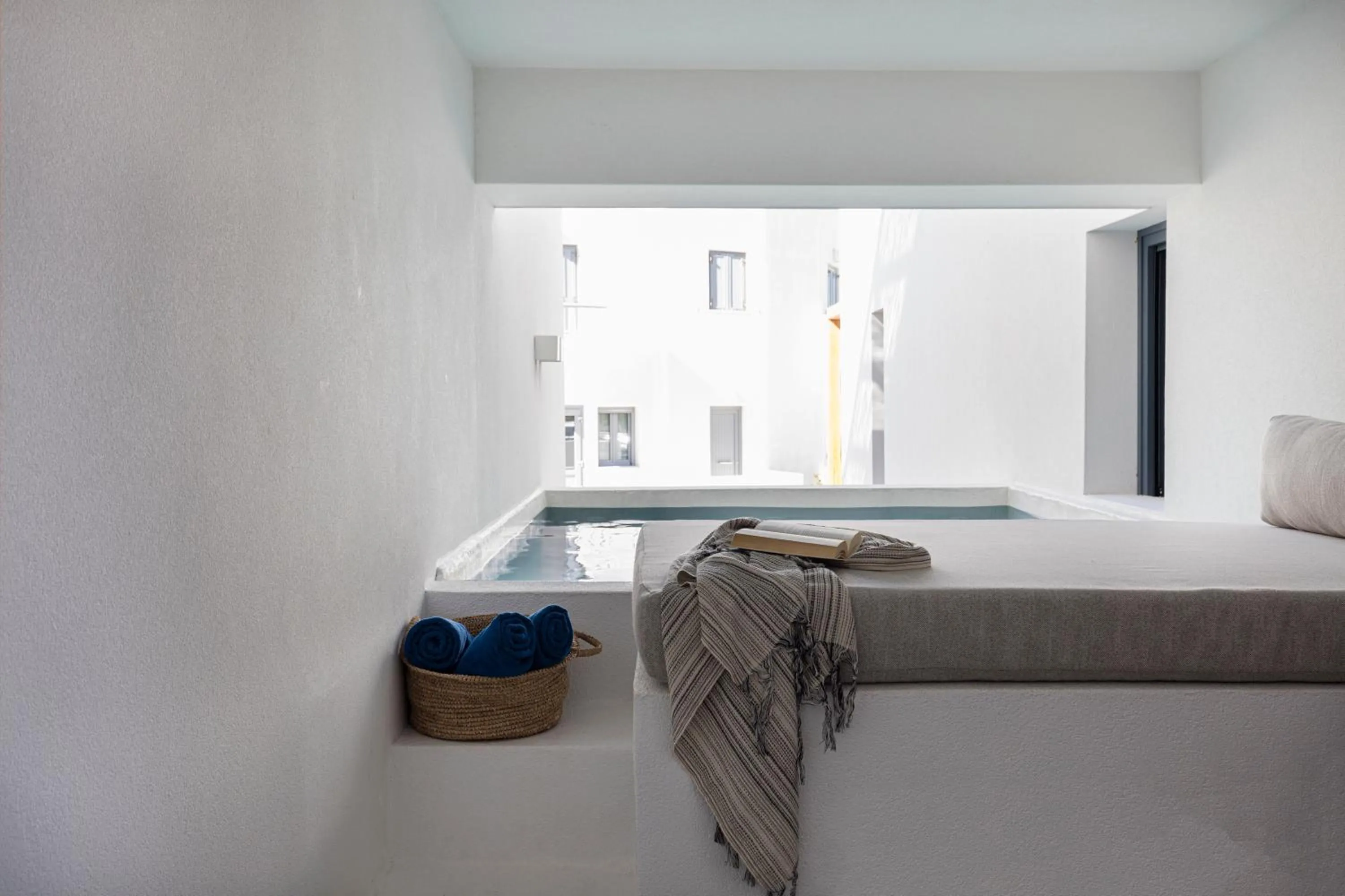 Swimming pool, Bed in Phos Milos