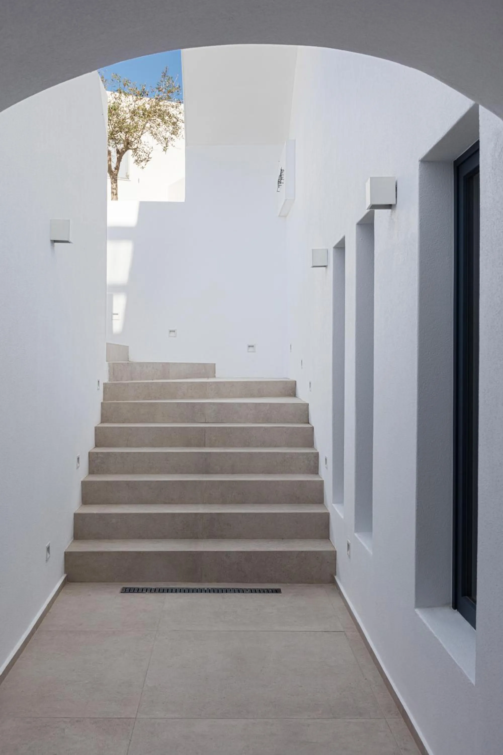 Property building in Phos Milos