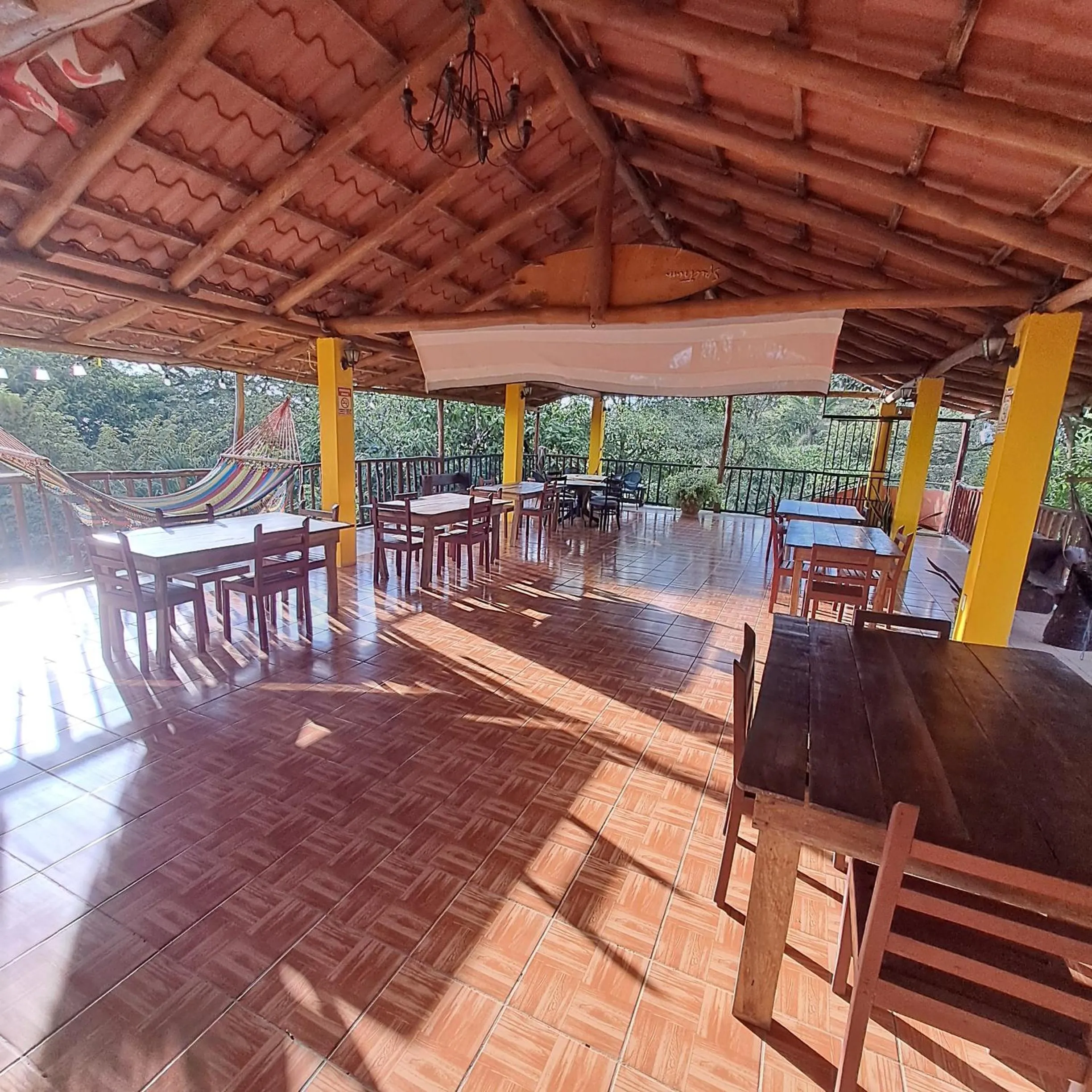 Restaurant/places to eat in Georgi, Junquillal