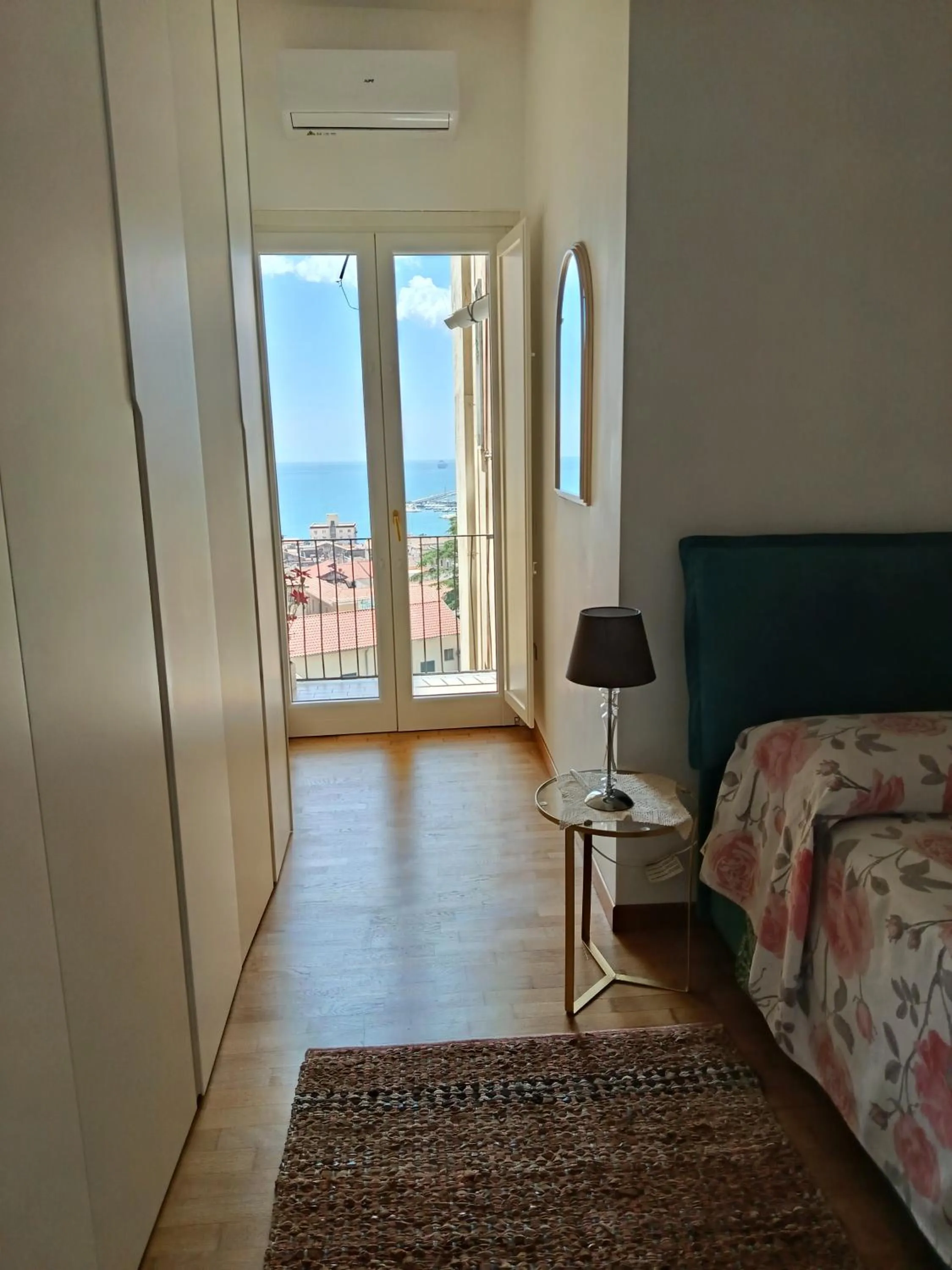 Photo of the whole room, Bed in Salerno Eremita Apartment