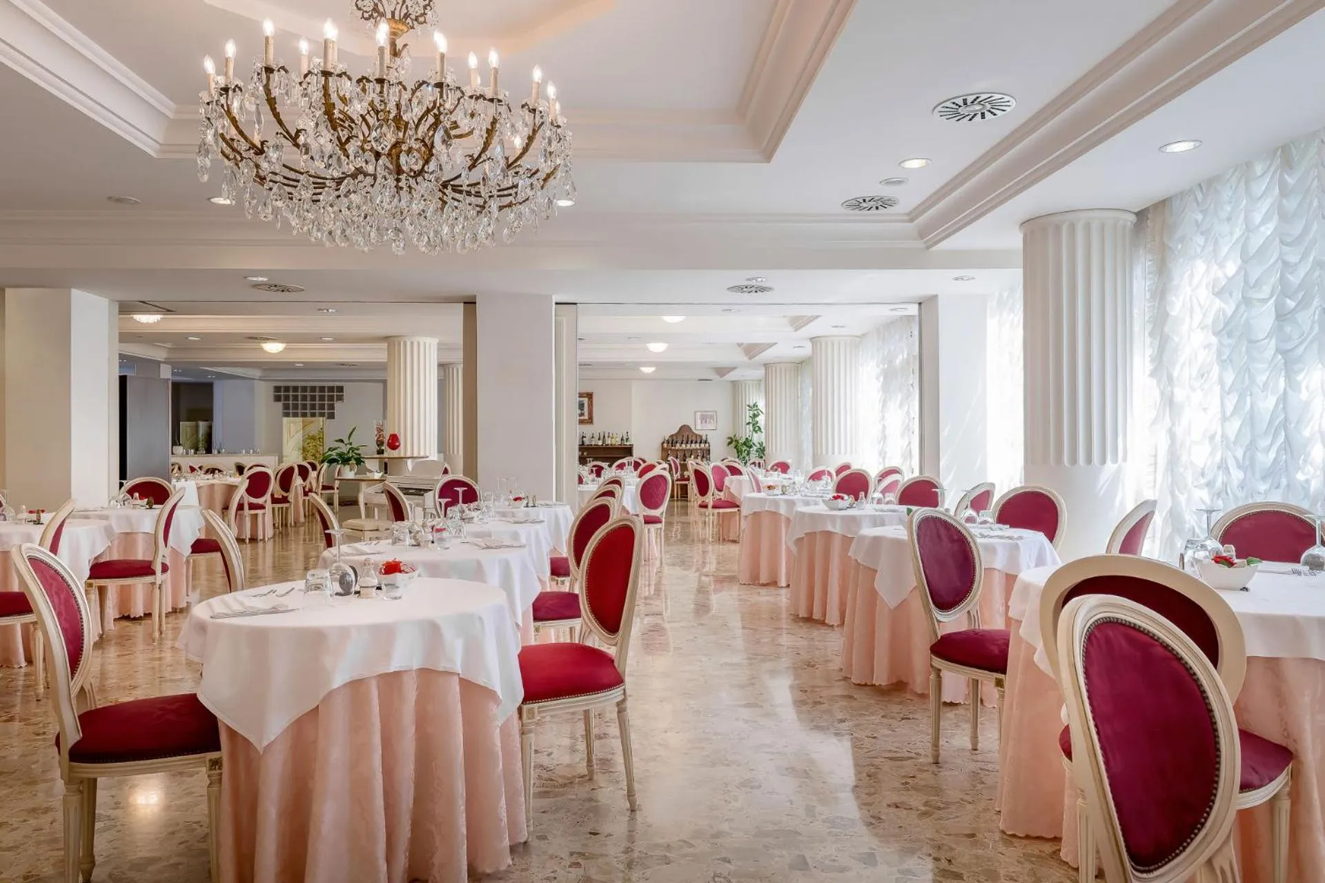 Restaurant/places to eat in Hotel President