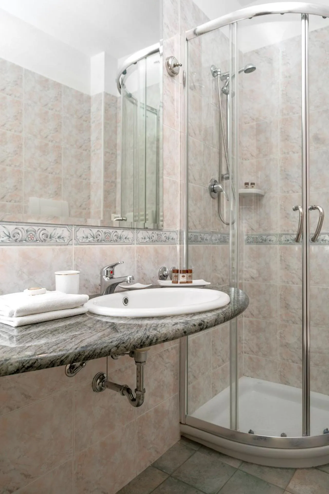 Bathroom in Hotel President