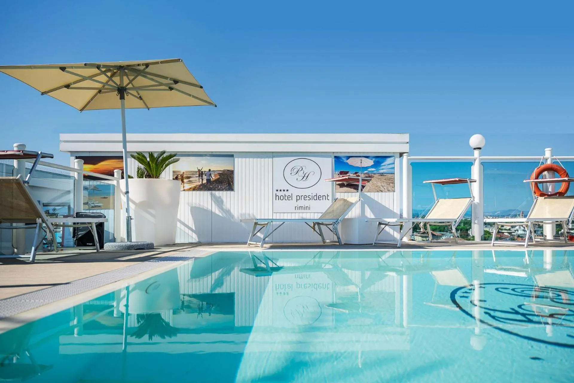 Swimming pool in Hotel President