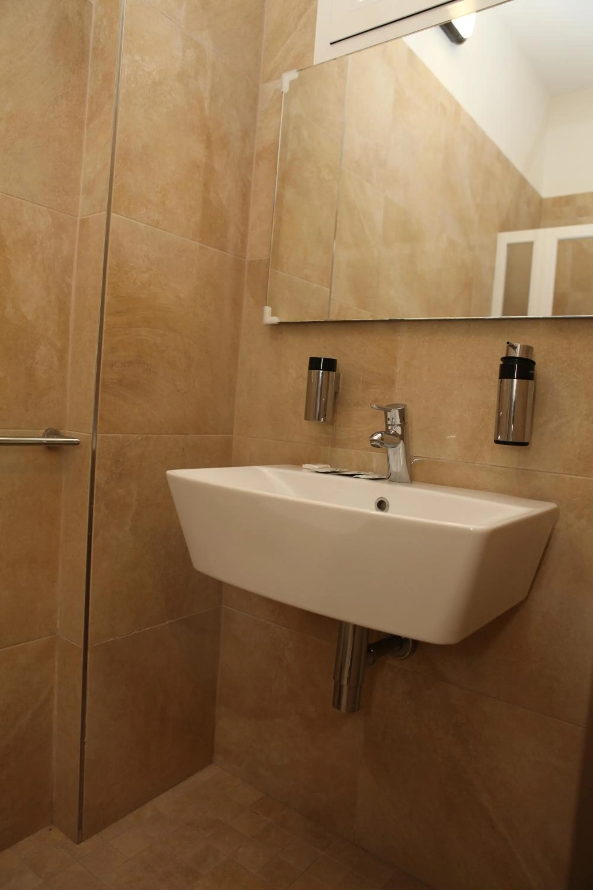 Bathroom in Hotel Parigi