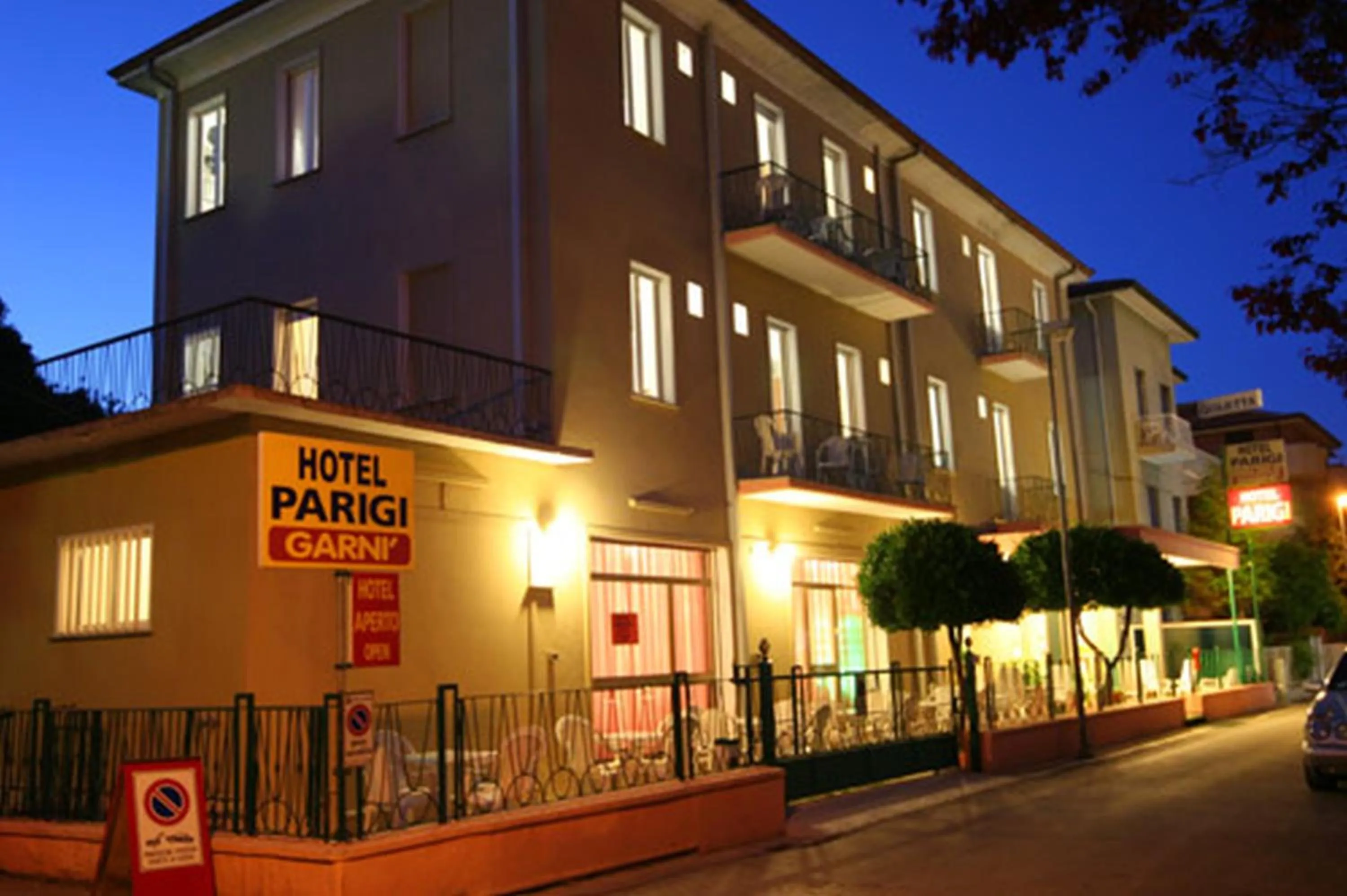 Property building in Hotel Parigi