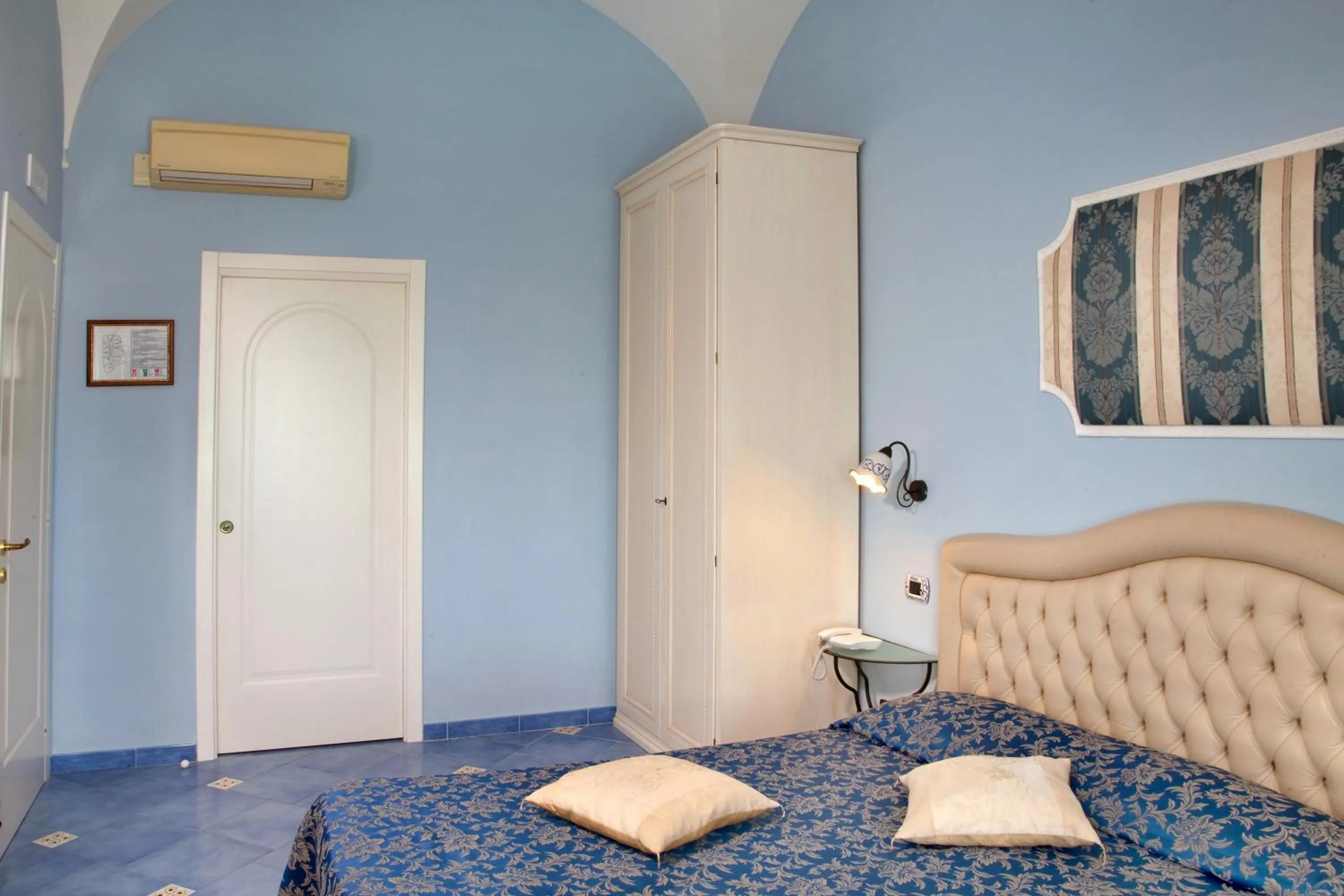 Bedroom, Bed in Hotel L'Antico Convitto