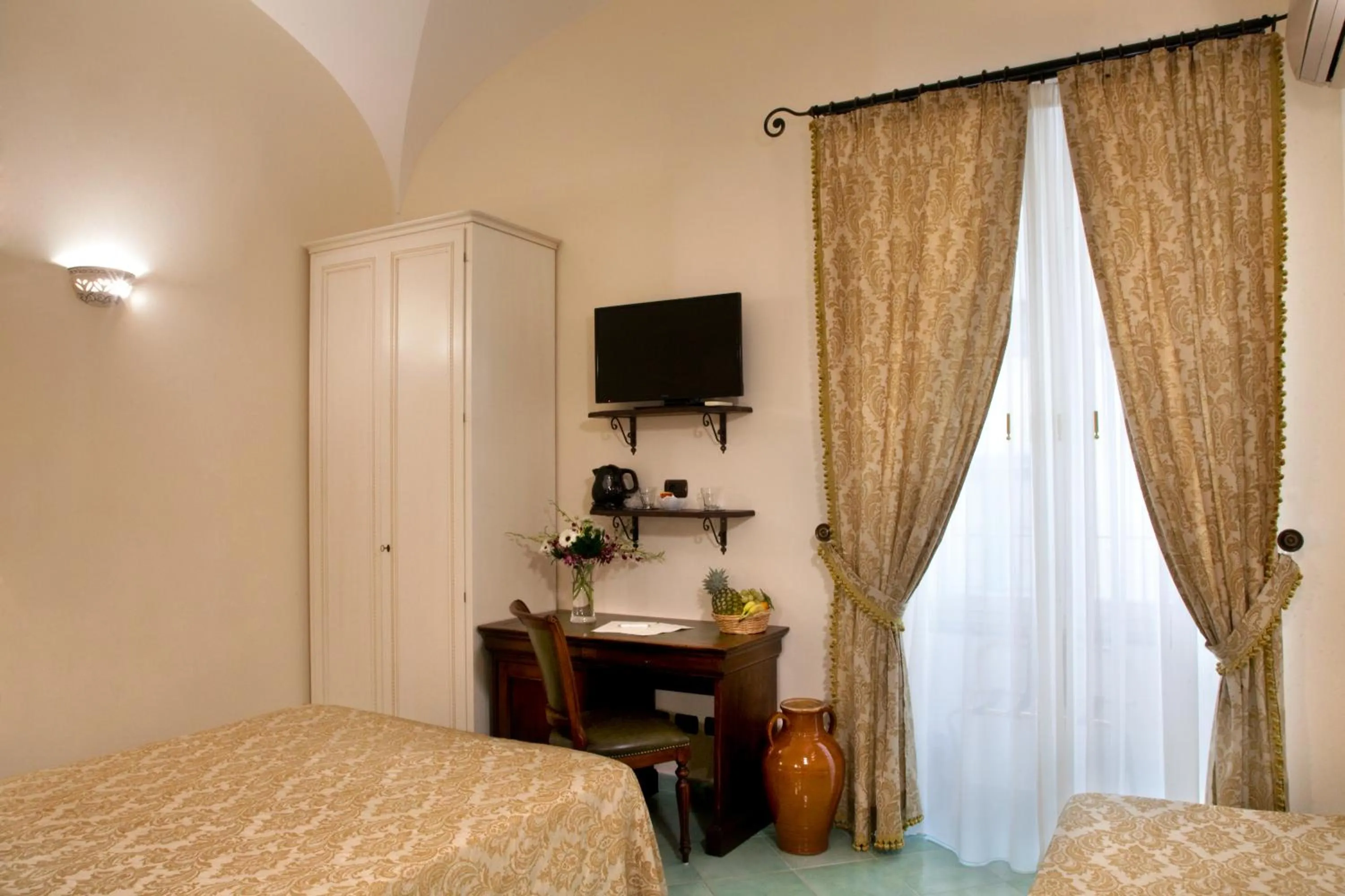 Bedroom, Bed in Hotel L'Antico Convitto
