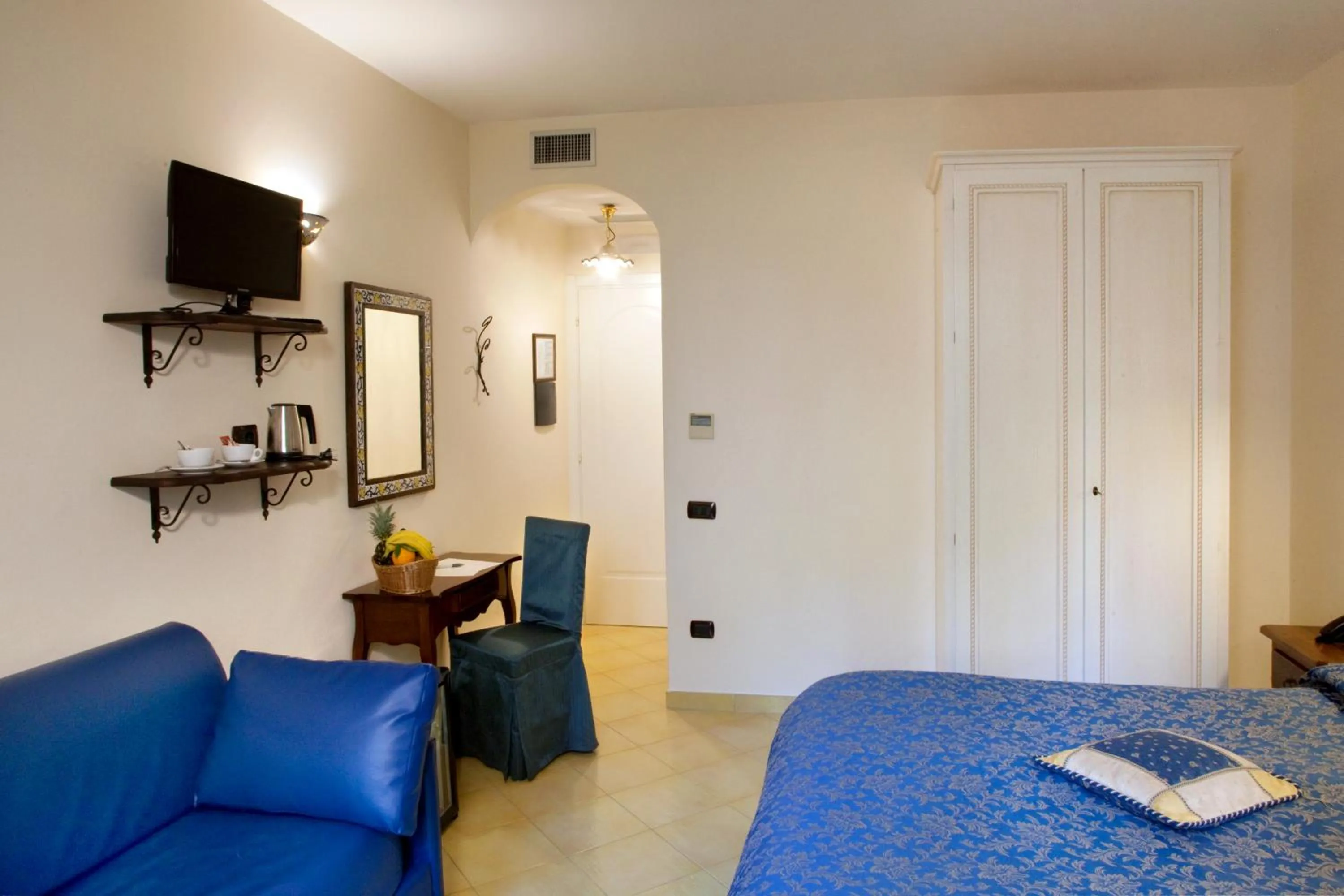 Bedroom, Bed in Hotel L'Antico Convitto