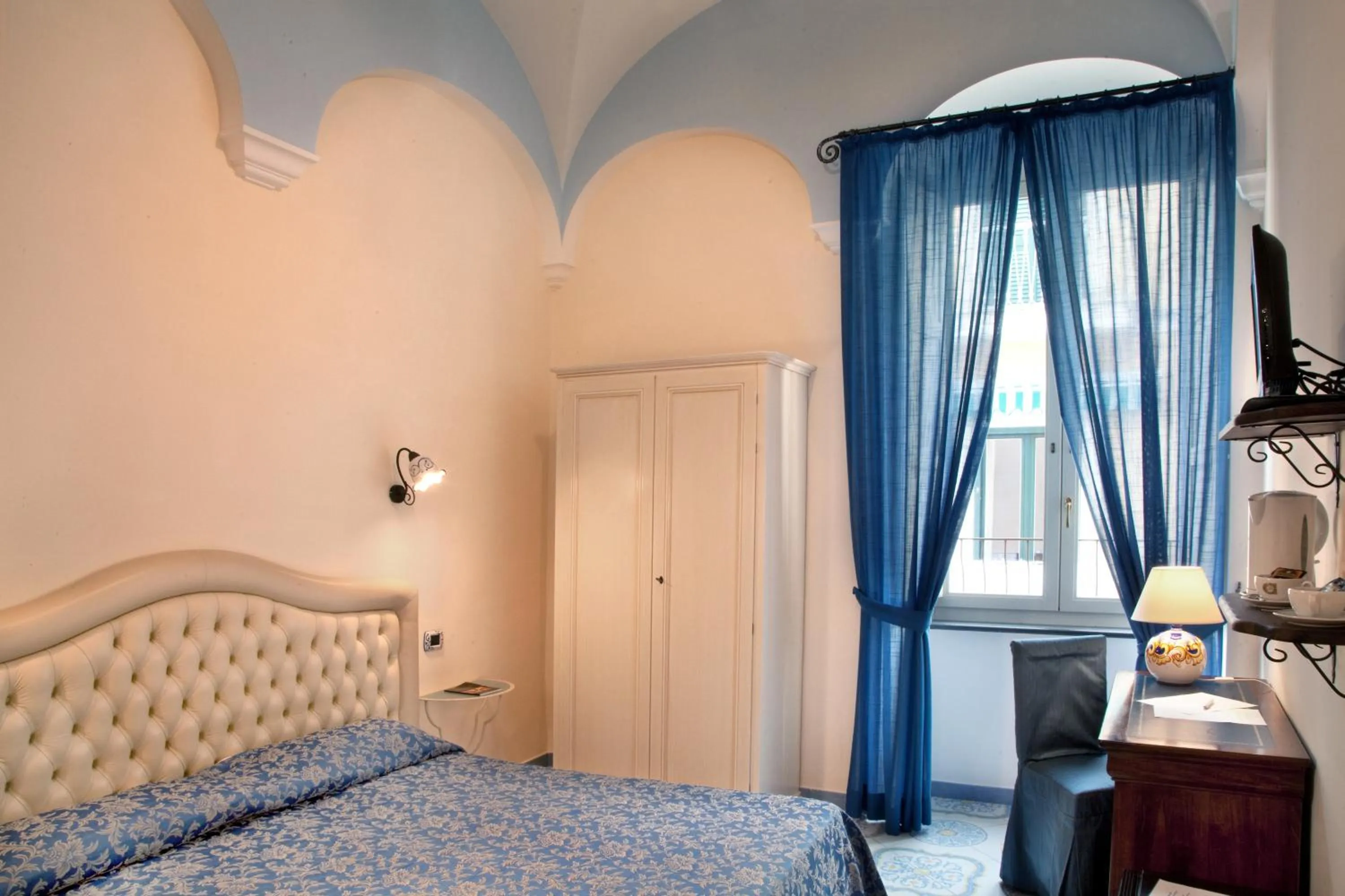Bedroom, Bed in Hotel L'Antico Convitto