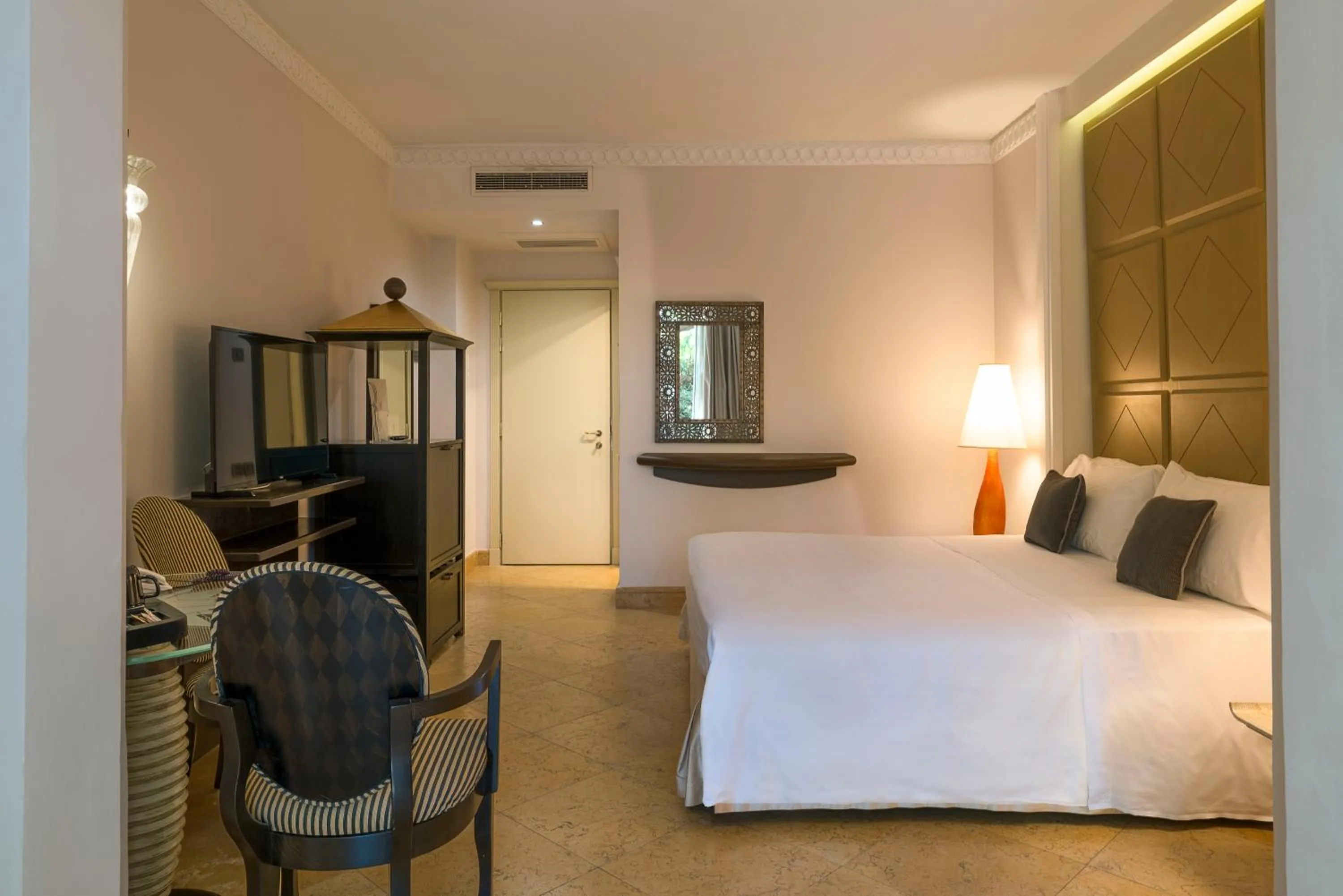 Photo of the whole room, Bed in Romano Palace Luxury Hotel