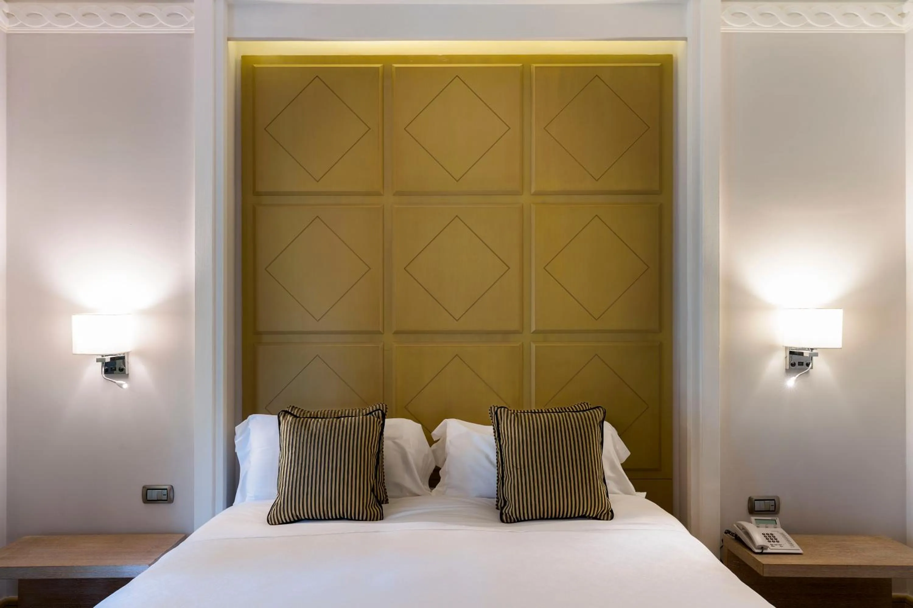 Bed in Romano Palace Luxury Hotel