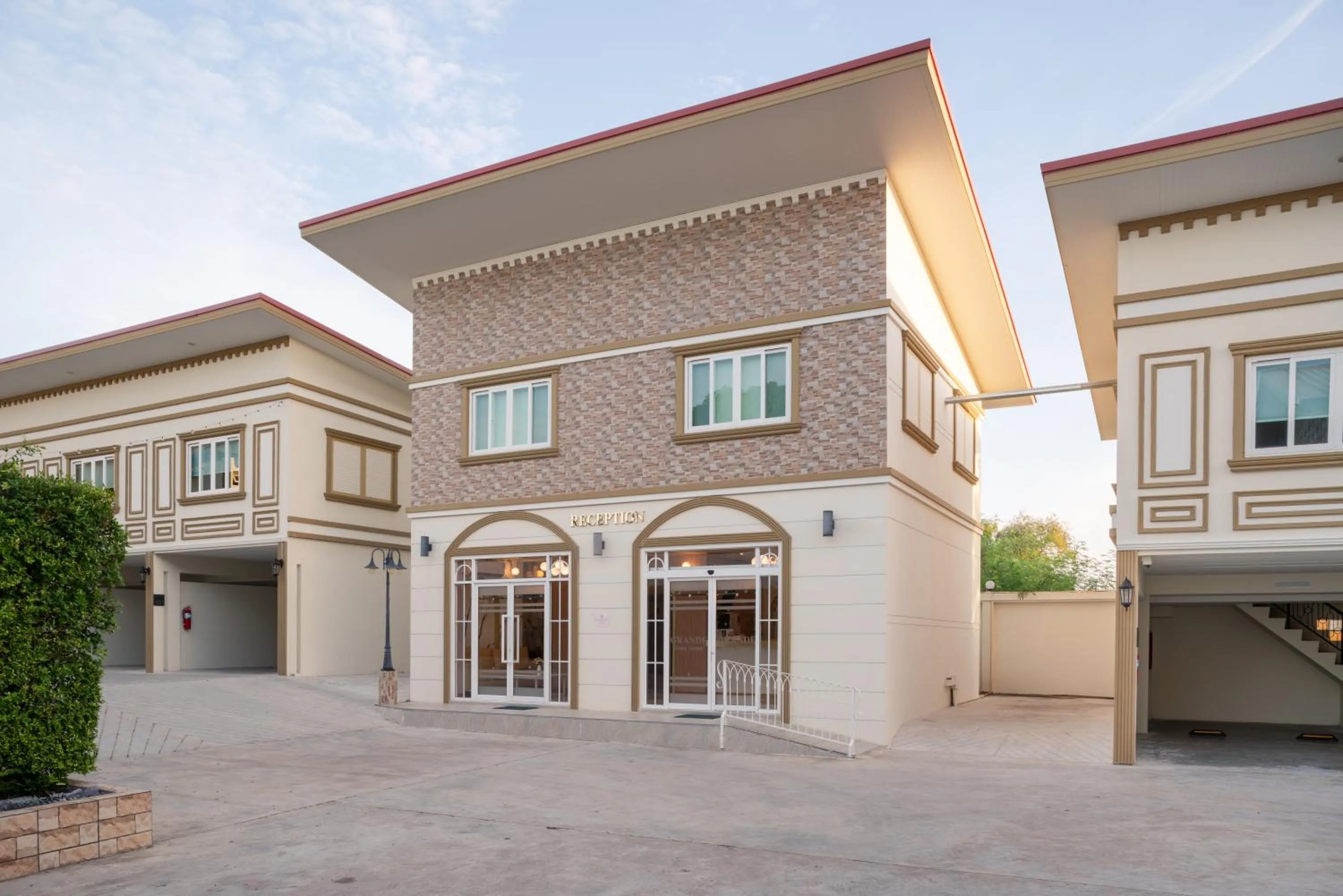 Property building in Grandbangsaray