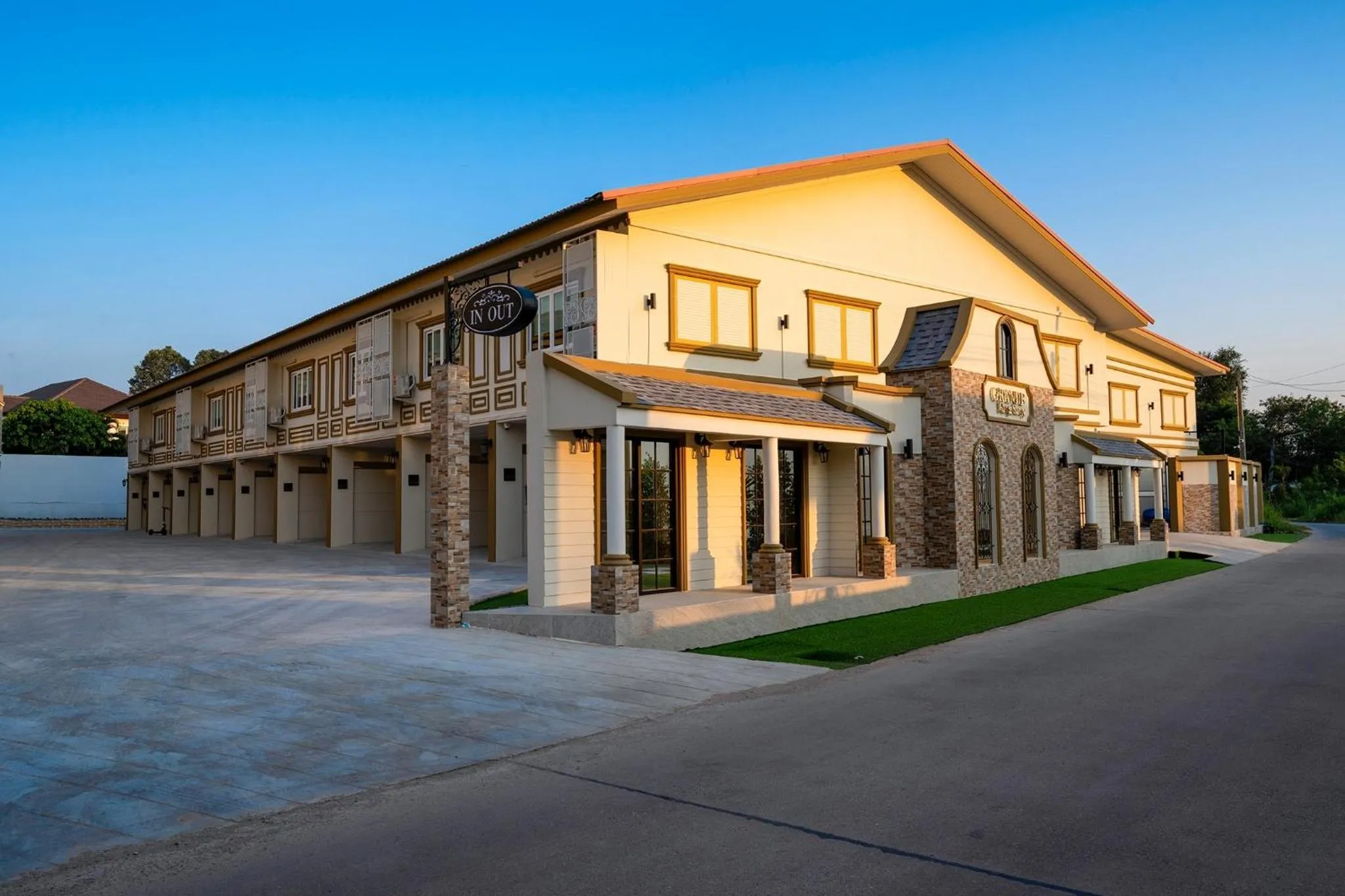 Property building in Grandbangsaray