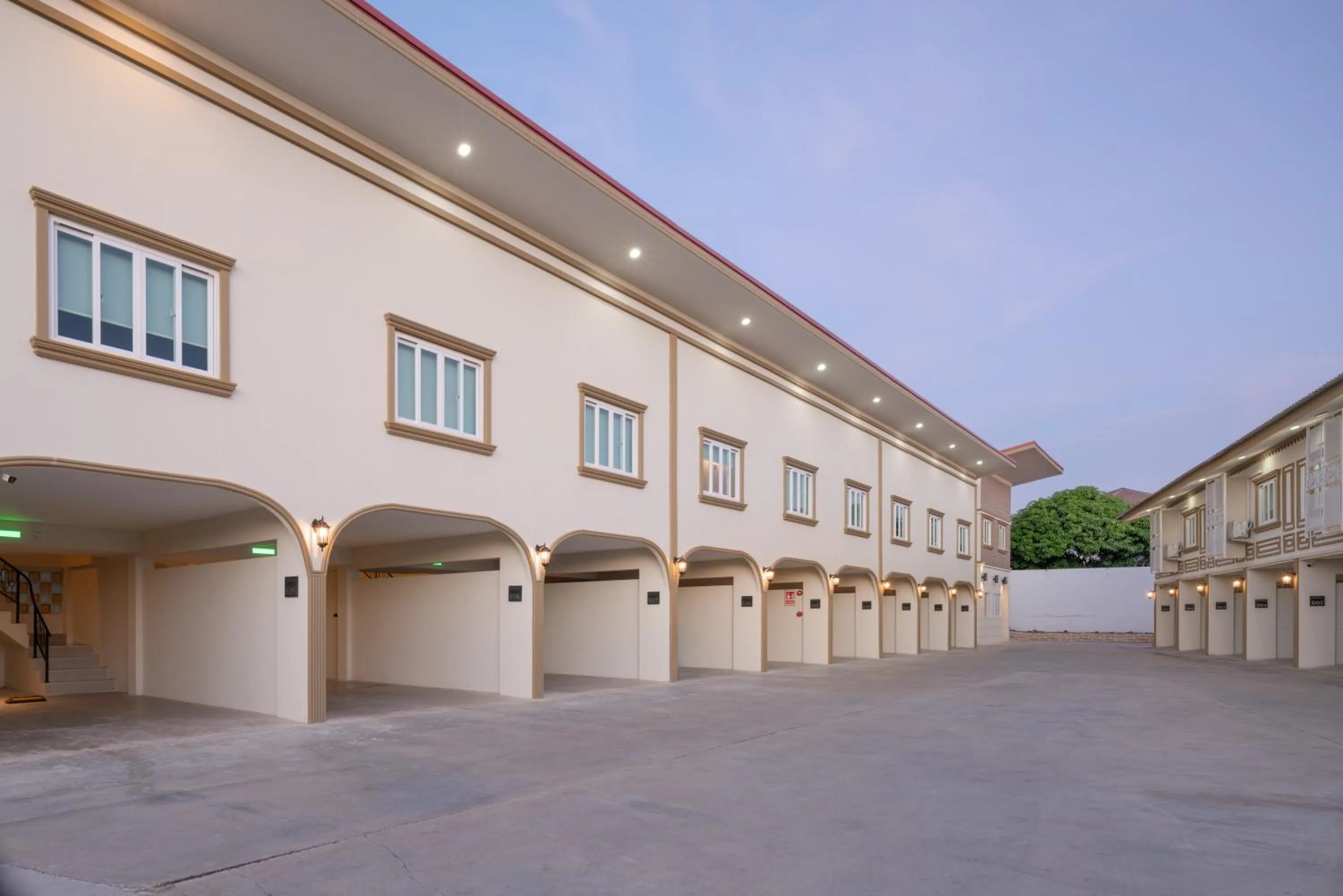 Property building in Grandbangsaray