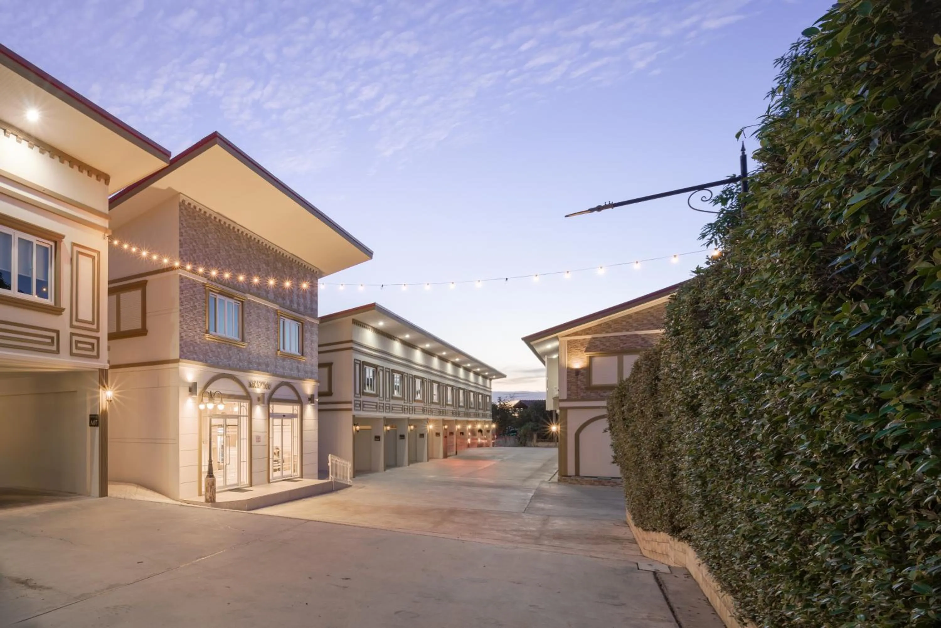 Property building in Grandbangsaray