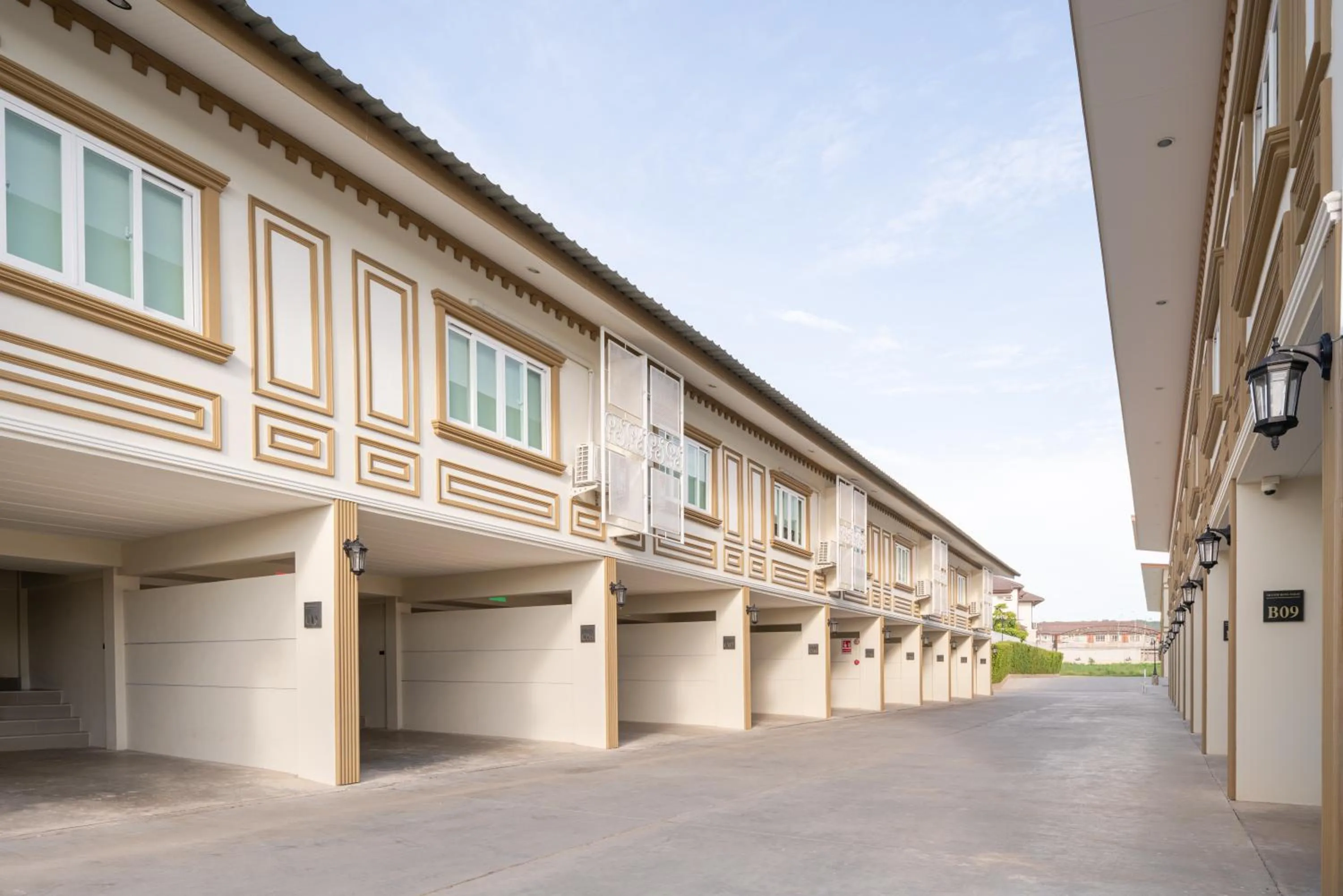 Property building in Grandbangsaray