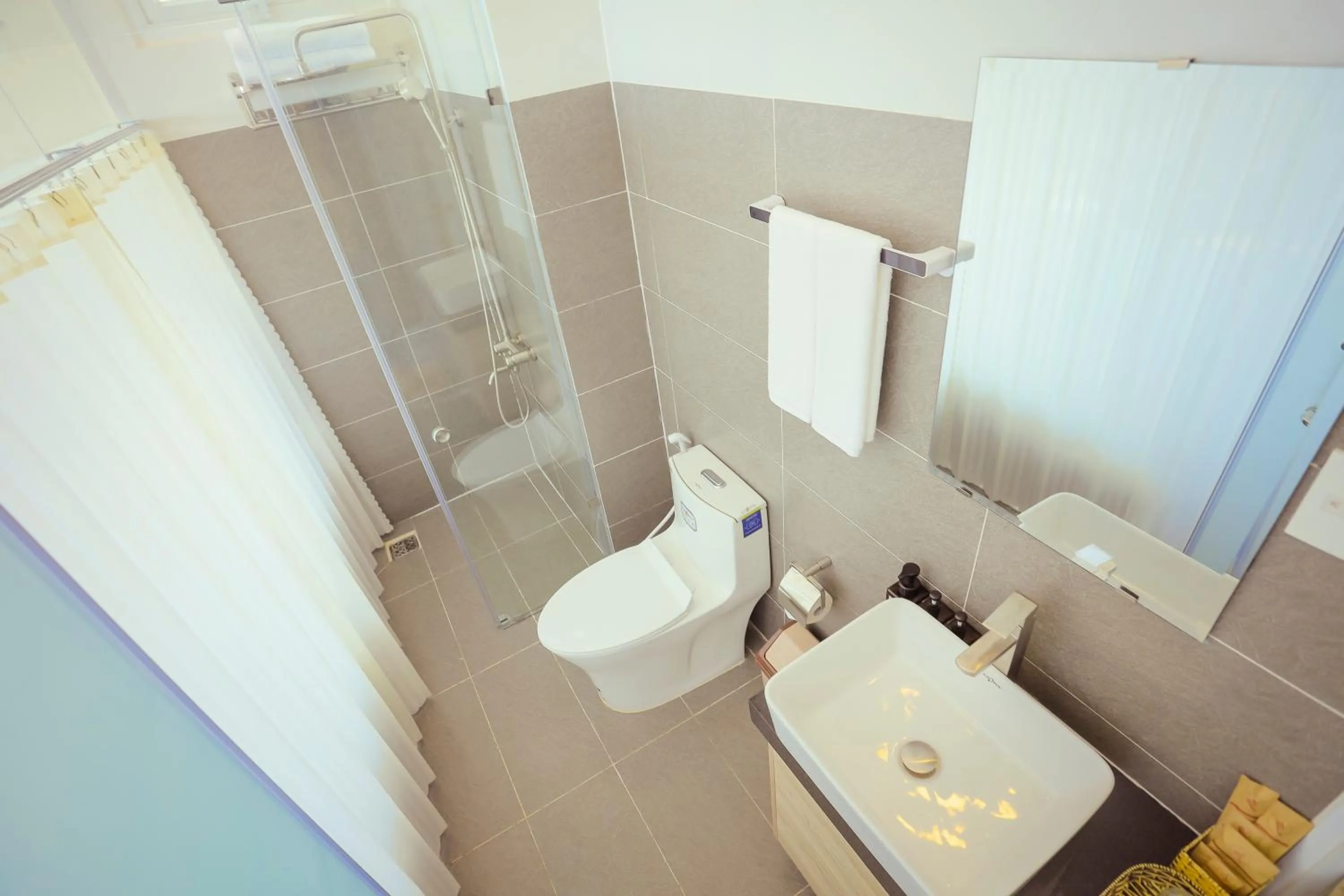 Shower in SHIN VILLAGE HOTEL