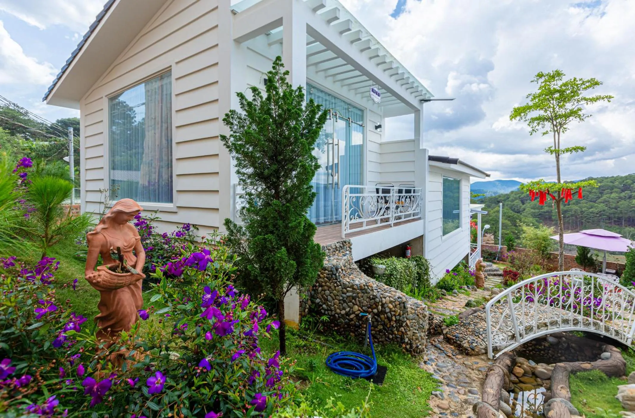 Property building in SHIN VILLAGE HOTEL