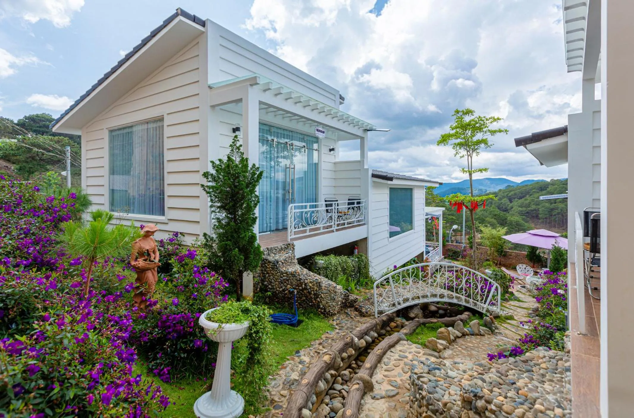 Shower in SHIN VILLAGE HOTEL