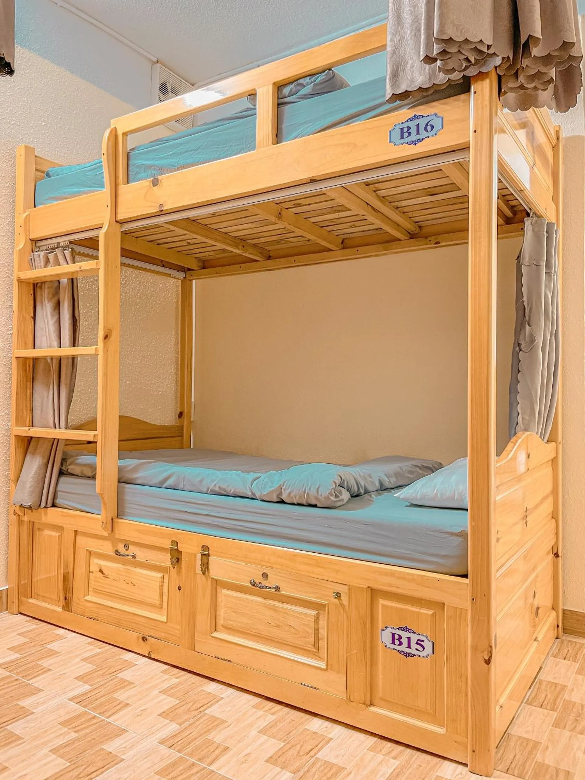 bunk bed in SHIN VILLAGE HOTEL