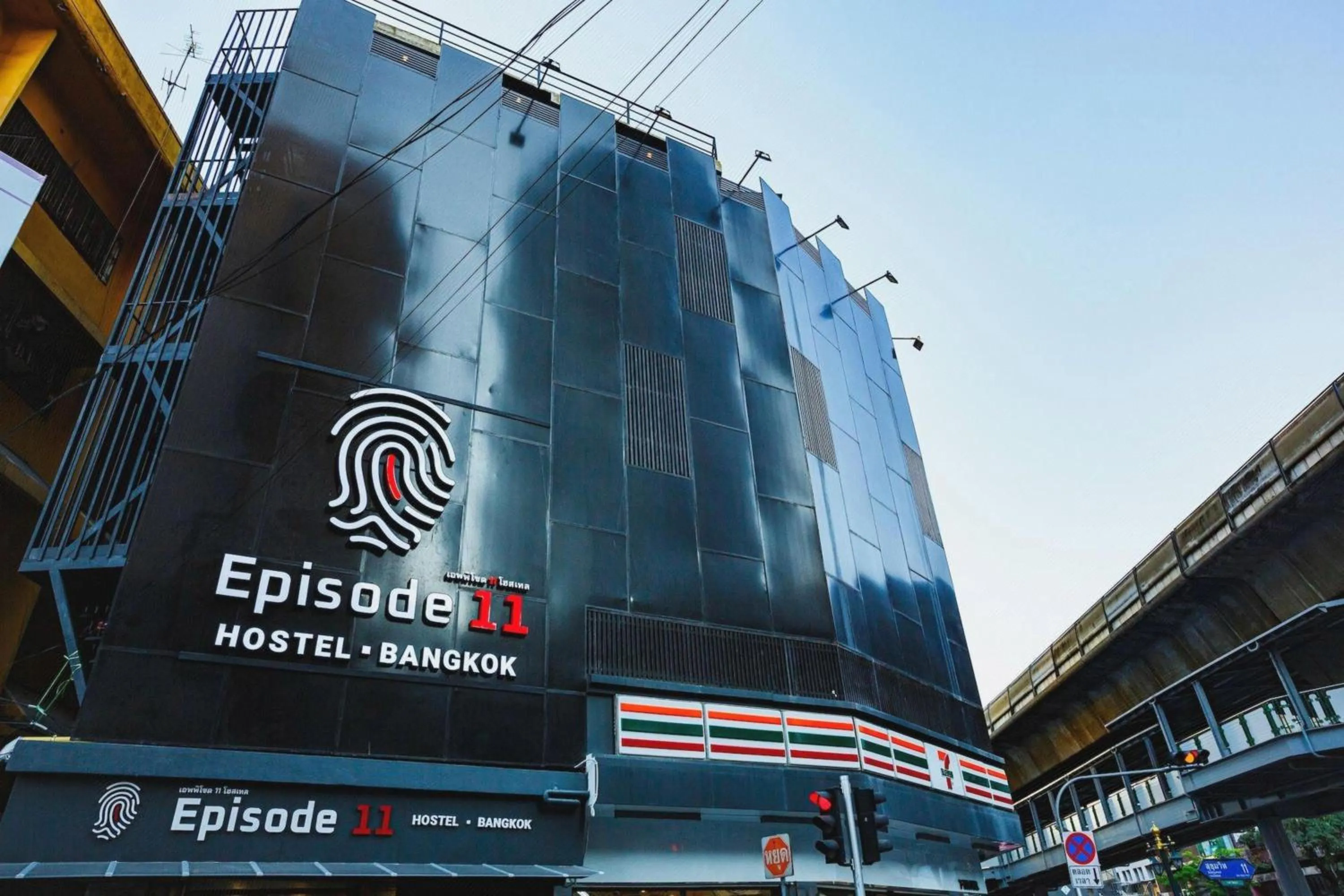 Property building in Episode 11 Hostel Sukhumvit