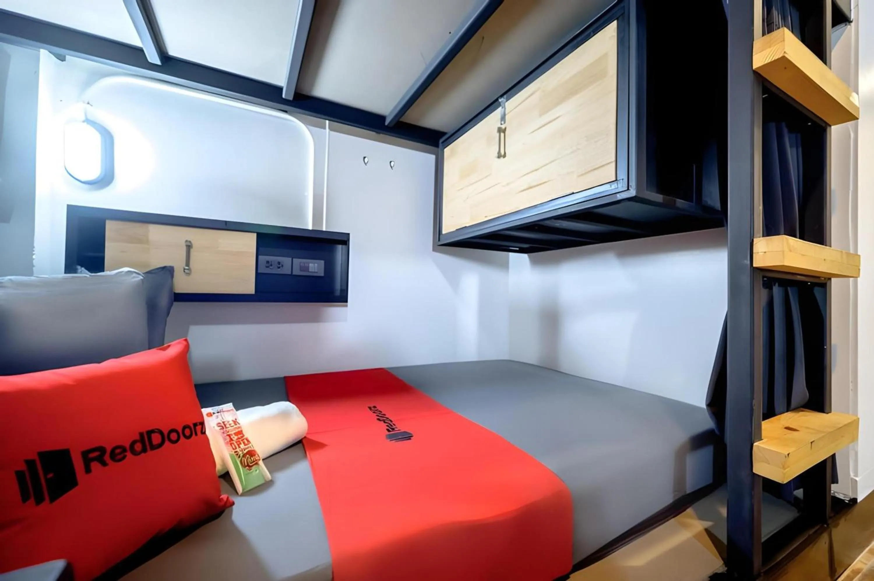 TV and multimedia, Bed in Episode 11 Hostel Sukhumvit