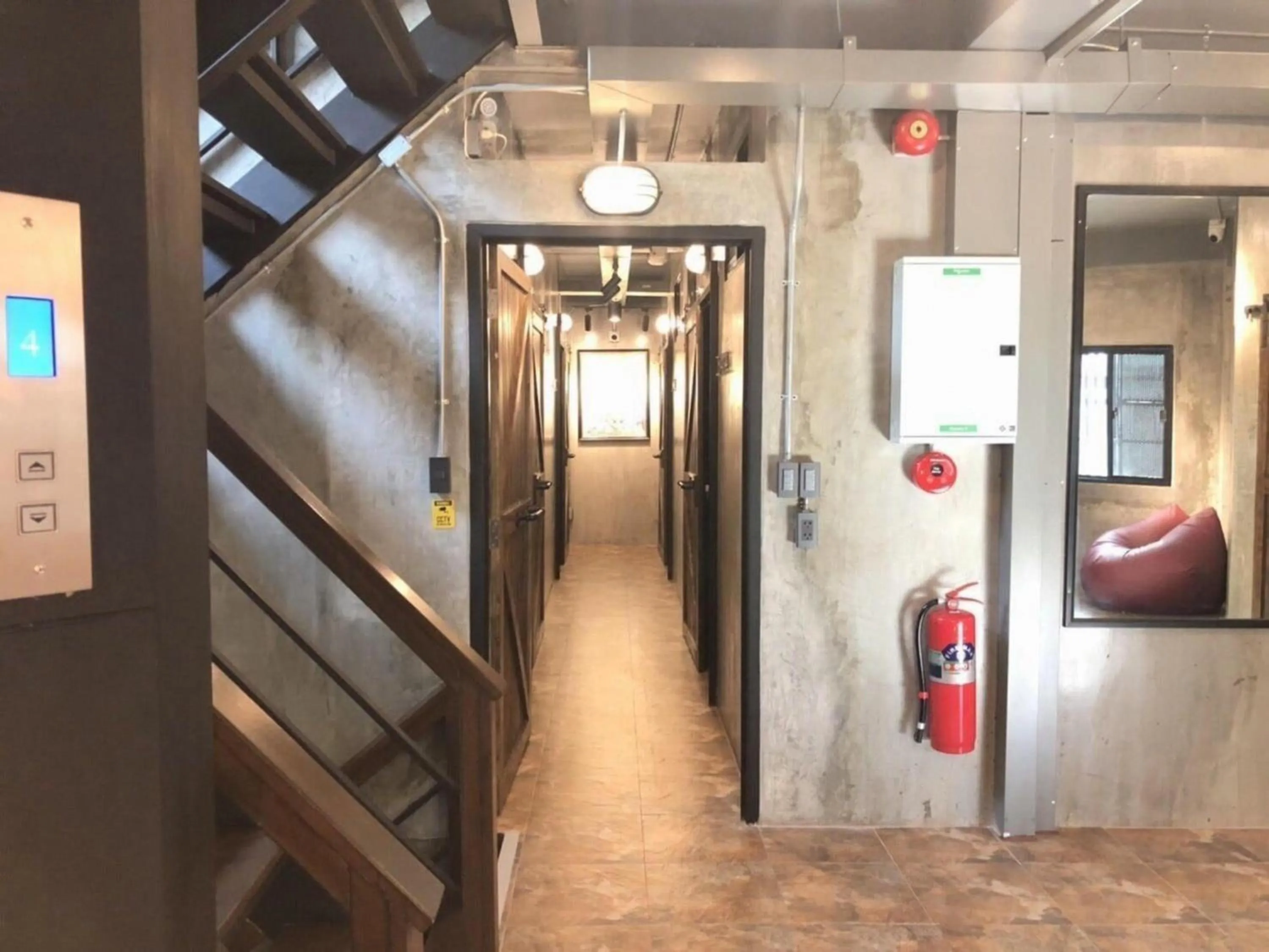 Photo of the whole room in Episode 11 Hostel Sukhumvit