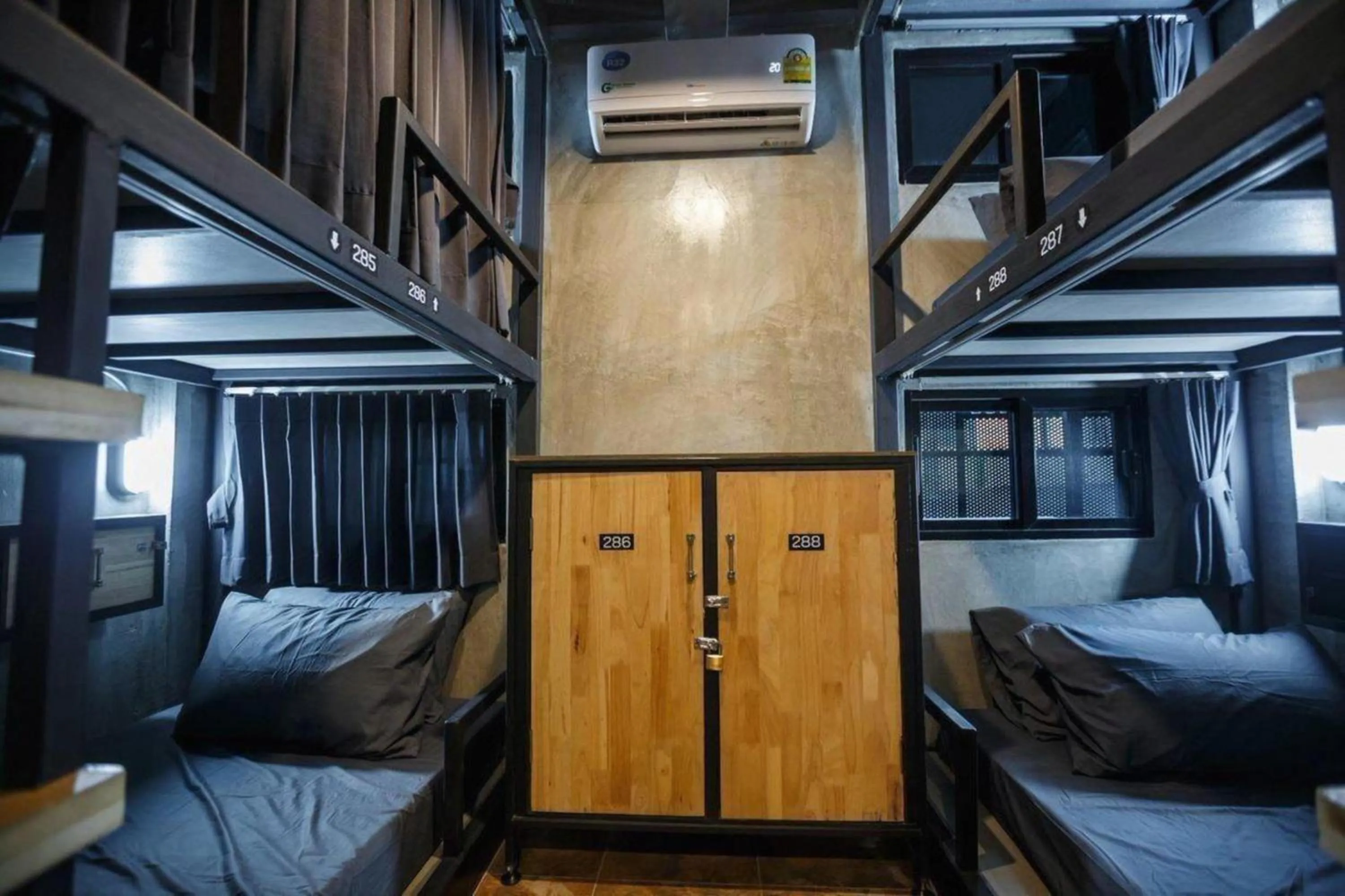 Photo of the whole room in Episode 11 Hostel Sukhumvit