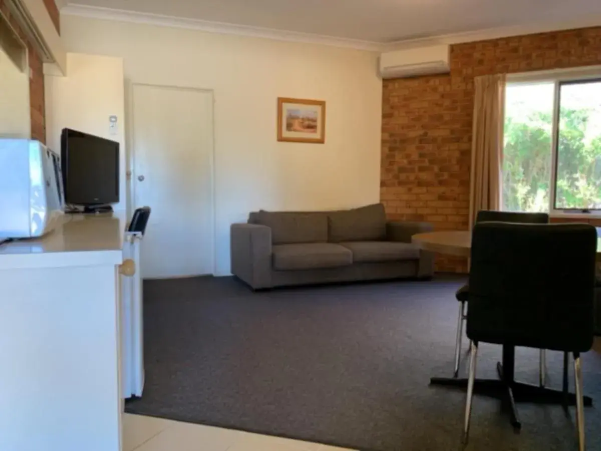 Family Room (2 Queen Beds) in Broadford Sugarloaf Motel Family Room (2 Queen Beds) in Broadford Sugarloaf Motel