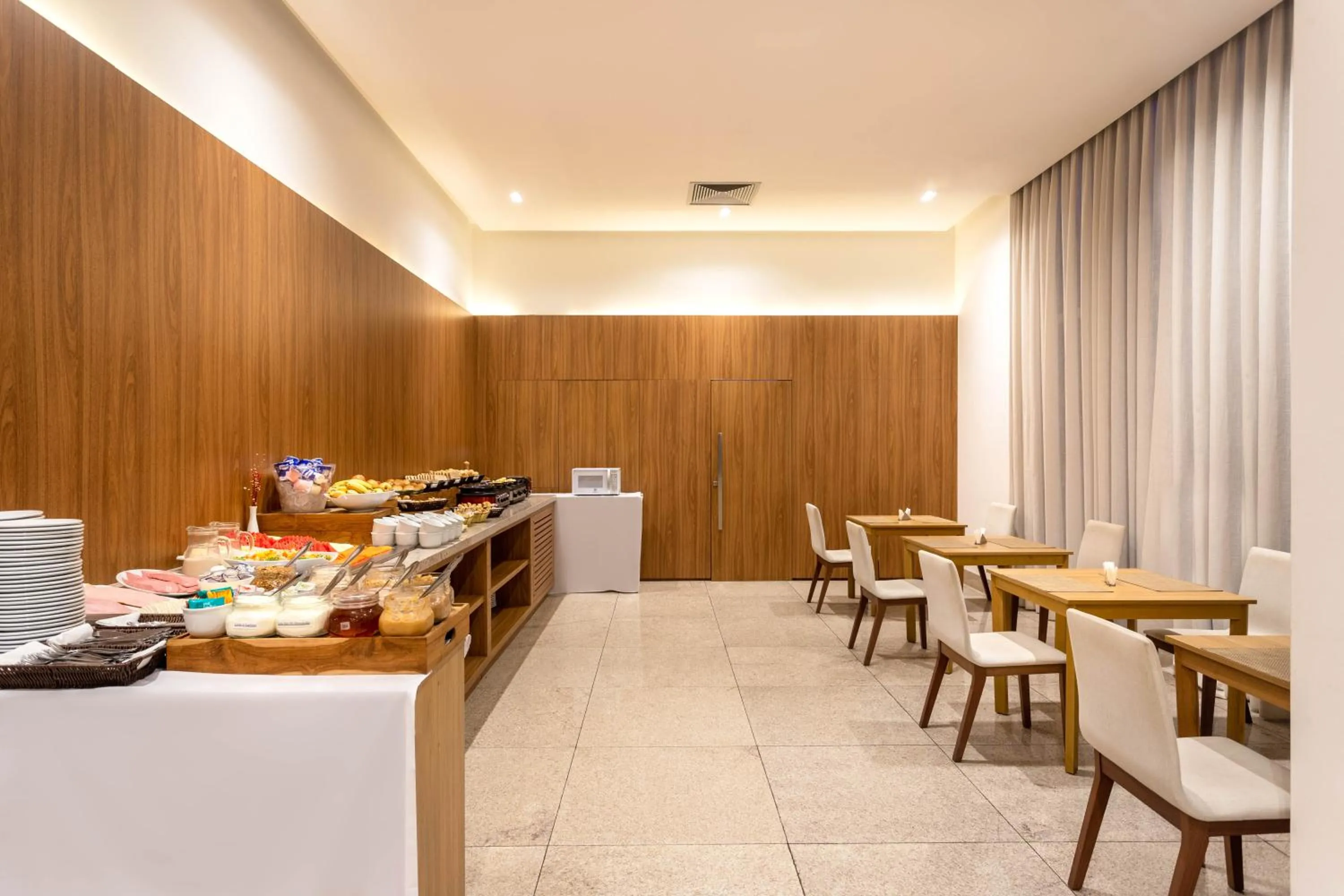 Buffet breakfast in Ramada by Wyndham Brasilia Alvorada