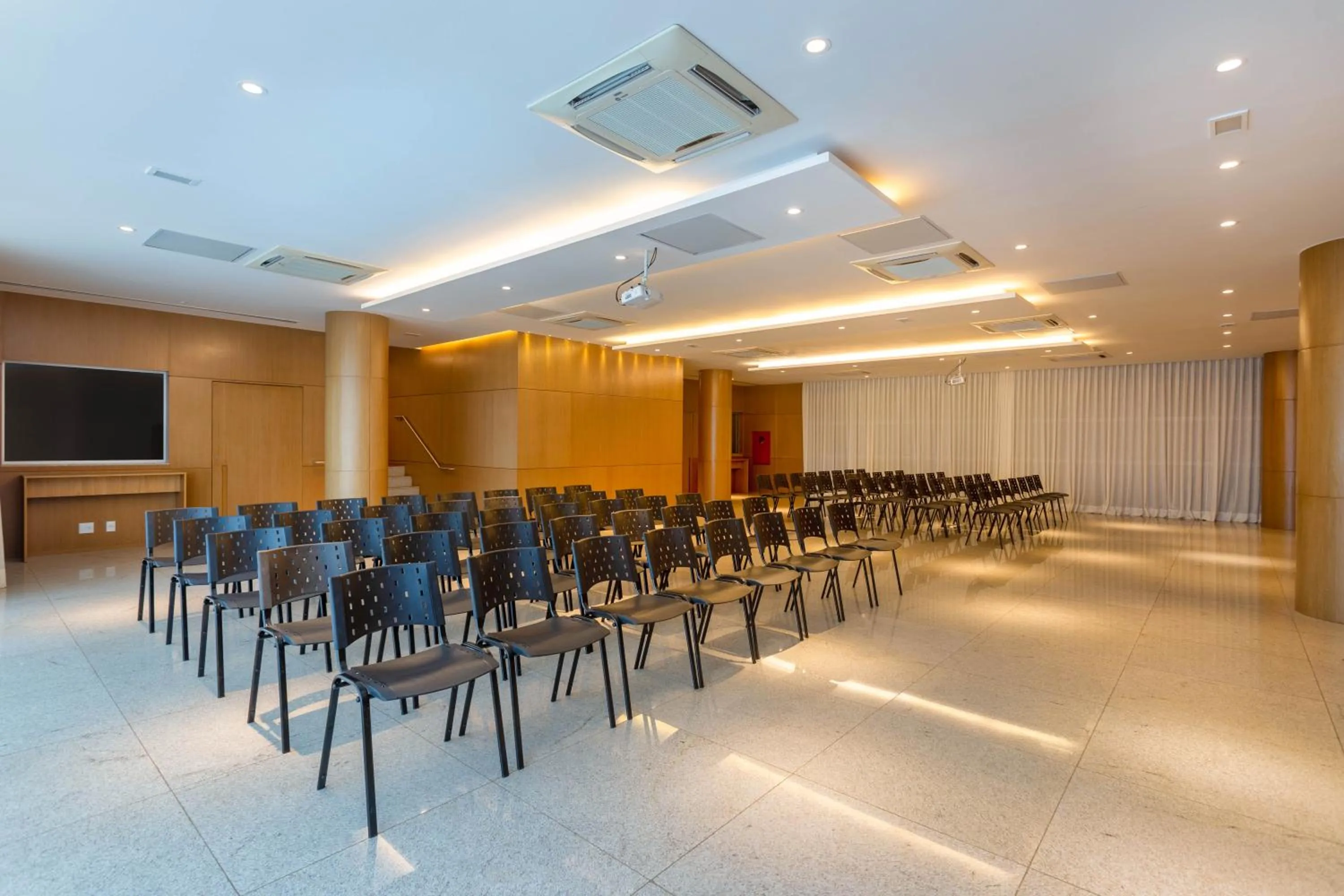Meeting/conference room in Ramada by Wyndham Brasilia Alvorada
