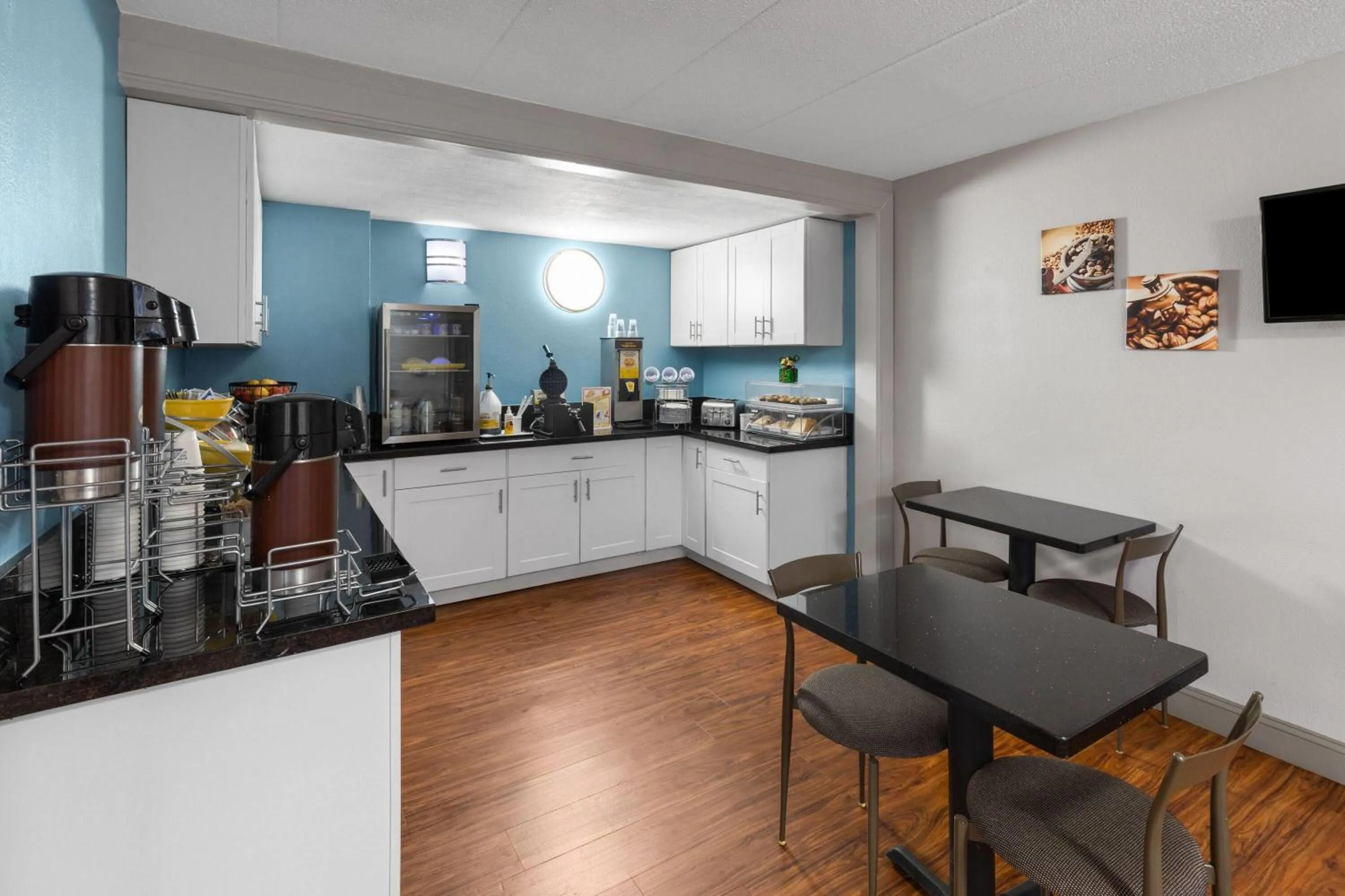 Breakfast in Super 8 by Wyndham Charleston WV