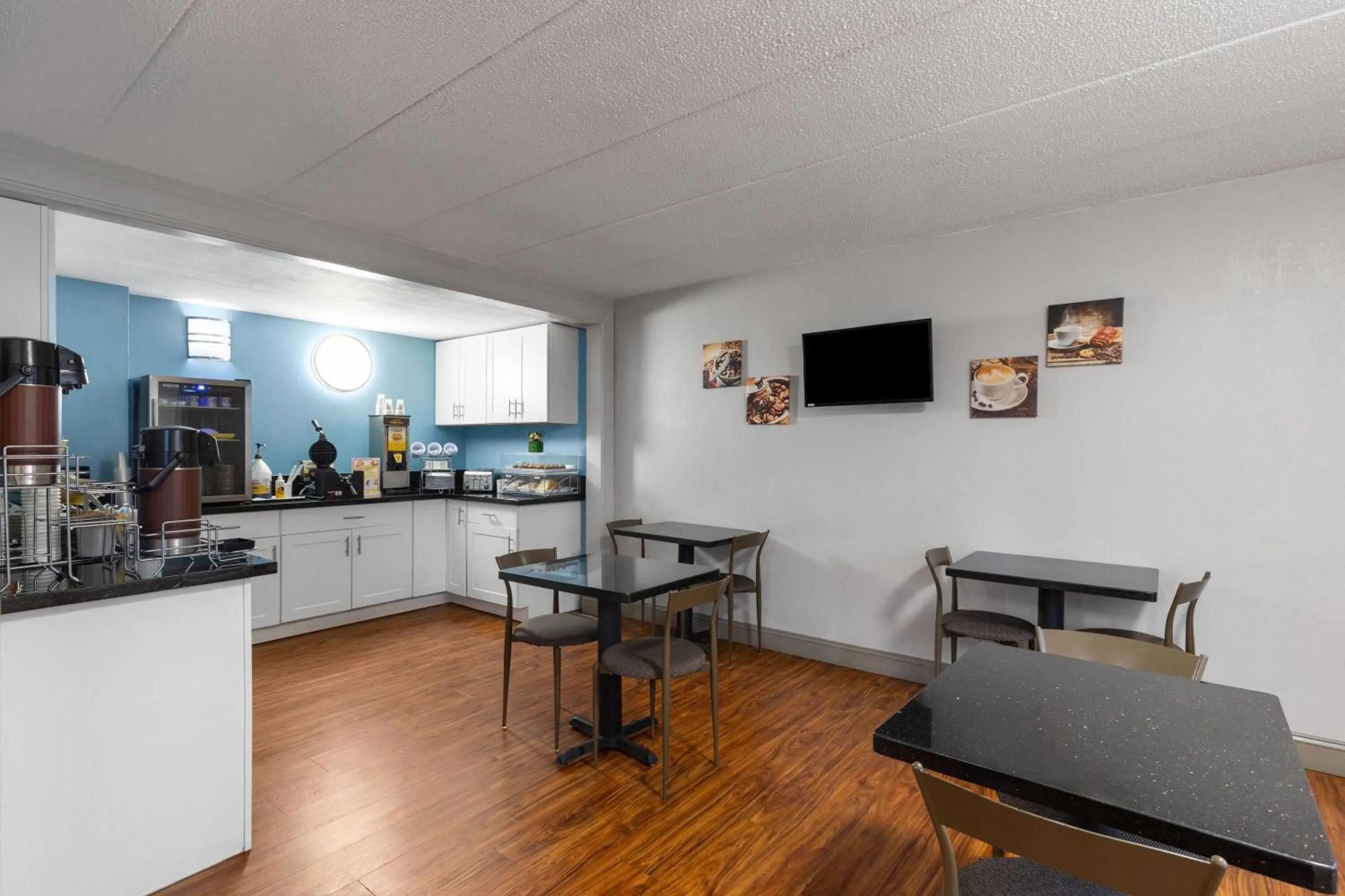 Breakfast in Super 8 by Wyndham Charleston WV