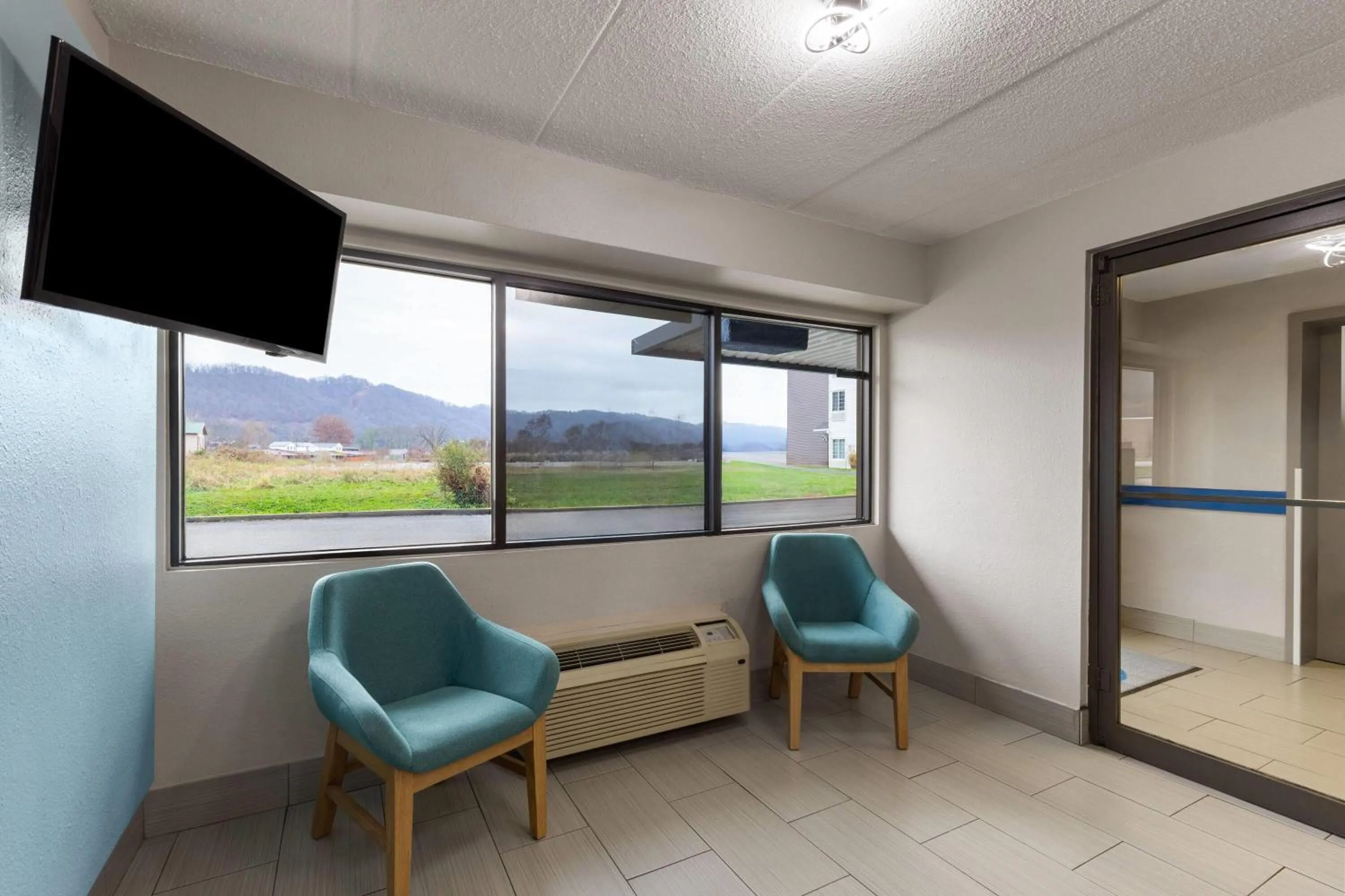 Lobby or reception in Super 8 by Wyndham Charleston WV