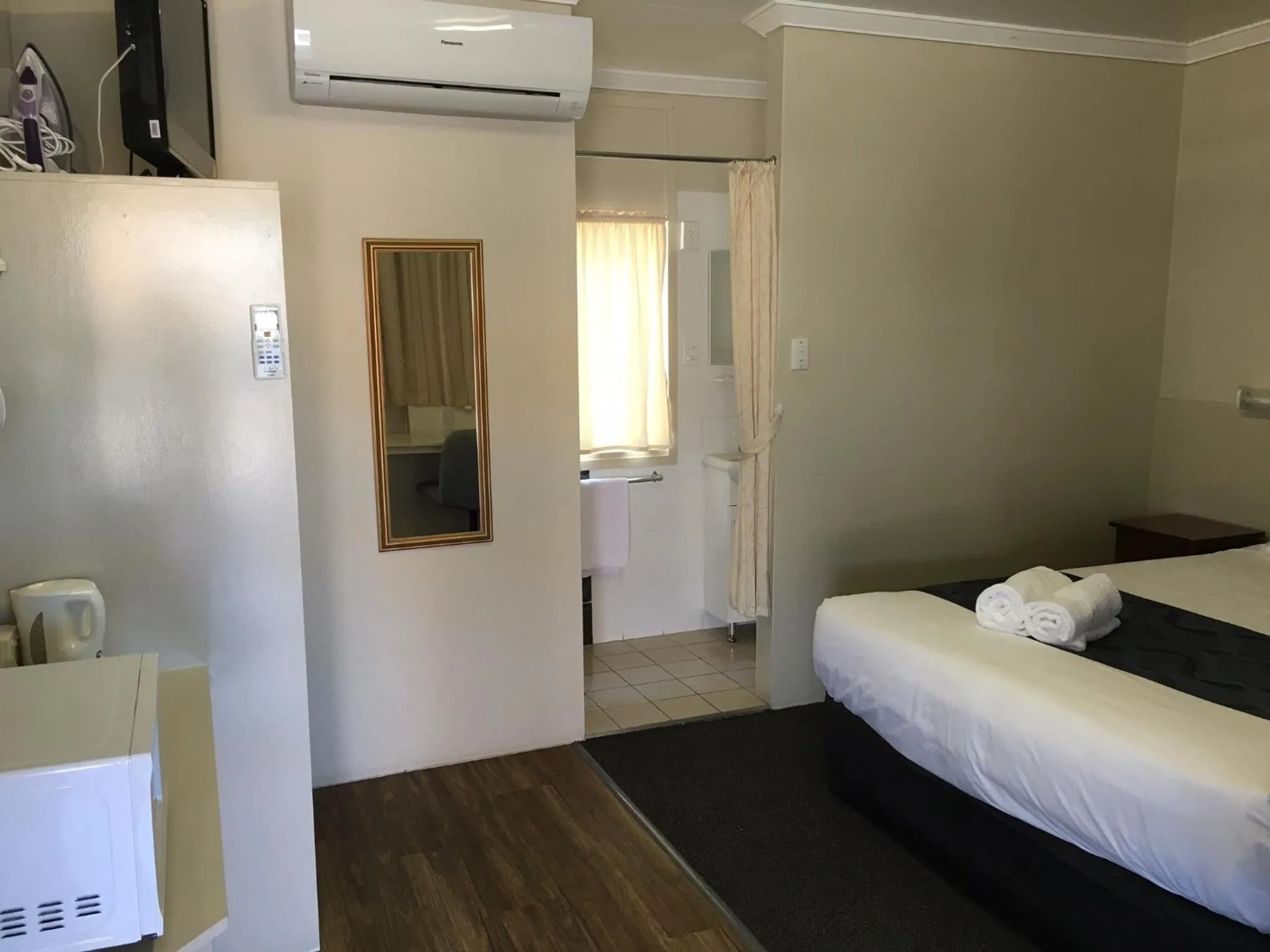 Bed in Plantation Park Motor Inn