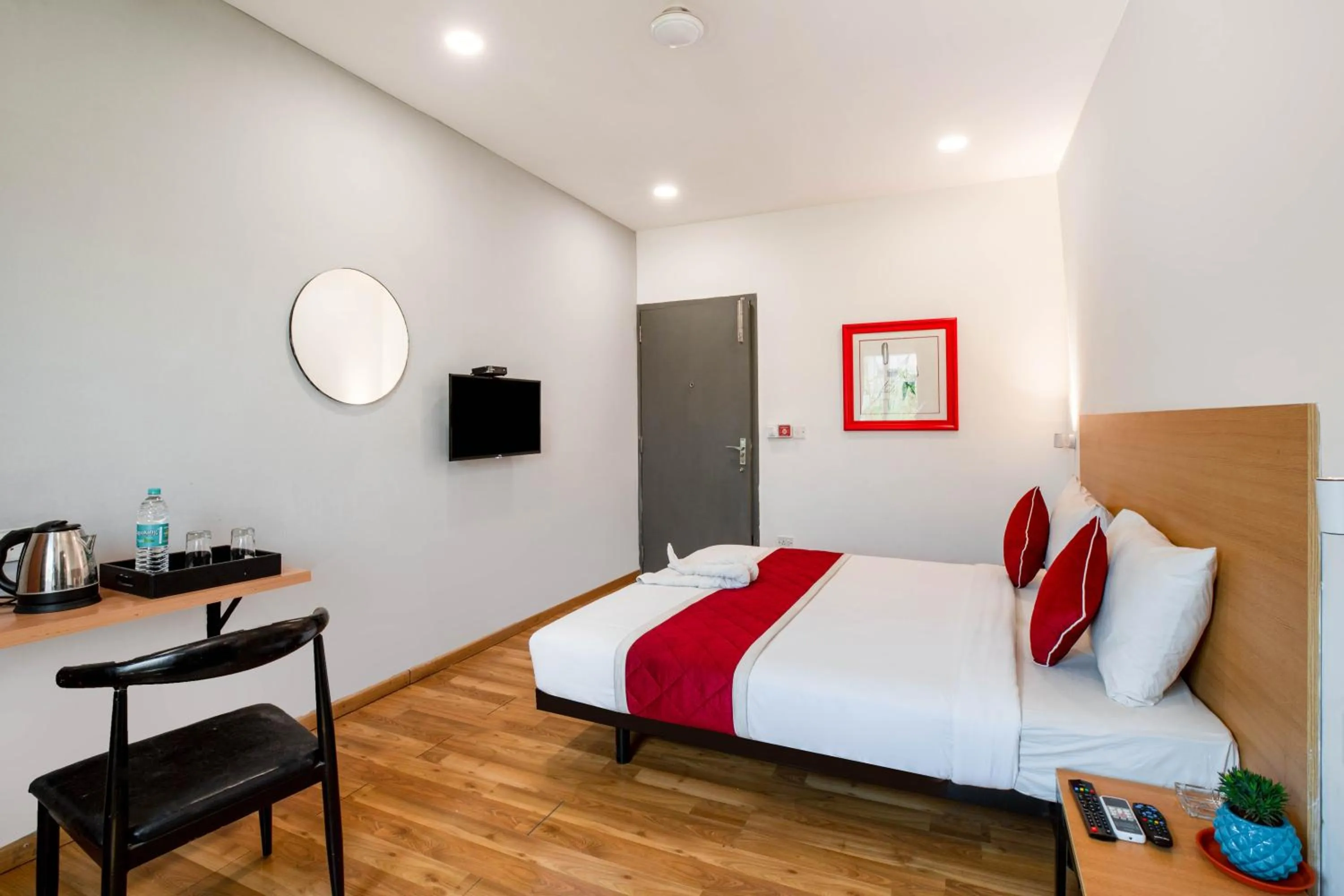 Photo of the whole room, Bed in Alchemy Suites