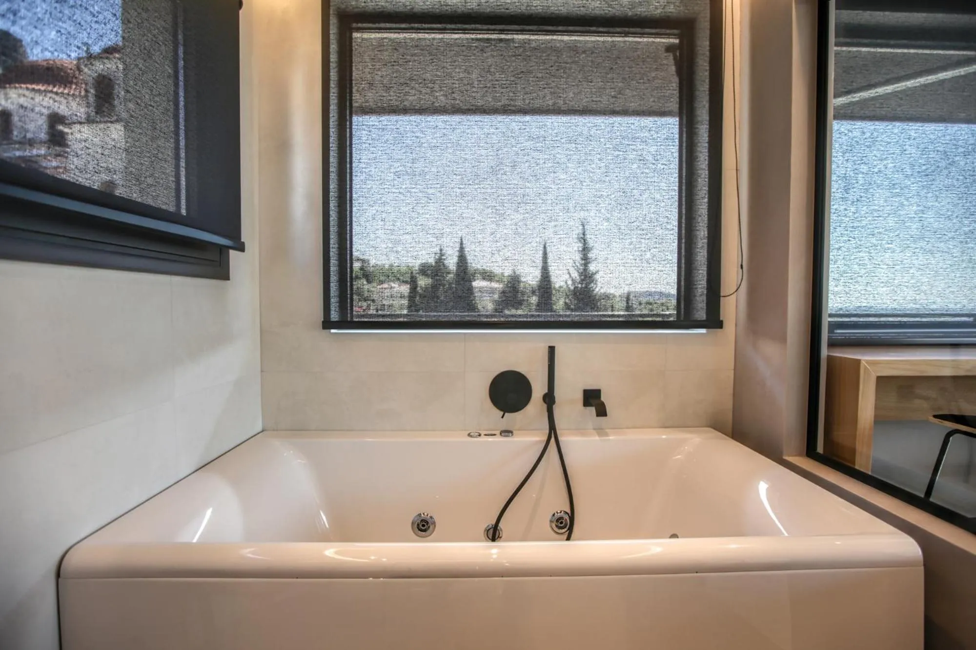 Hot Tub in Meteora Heaven and Earth premium suites - Adults Friendly