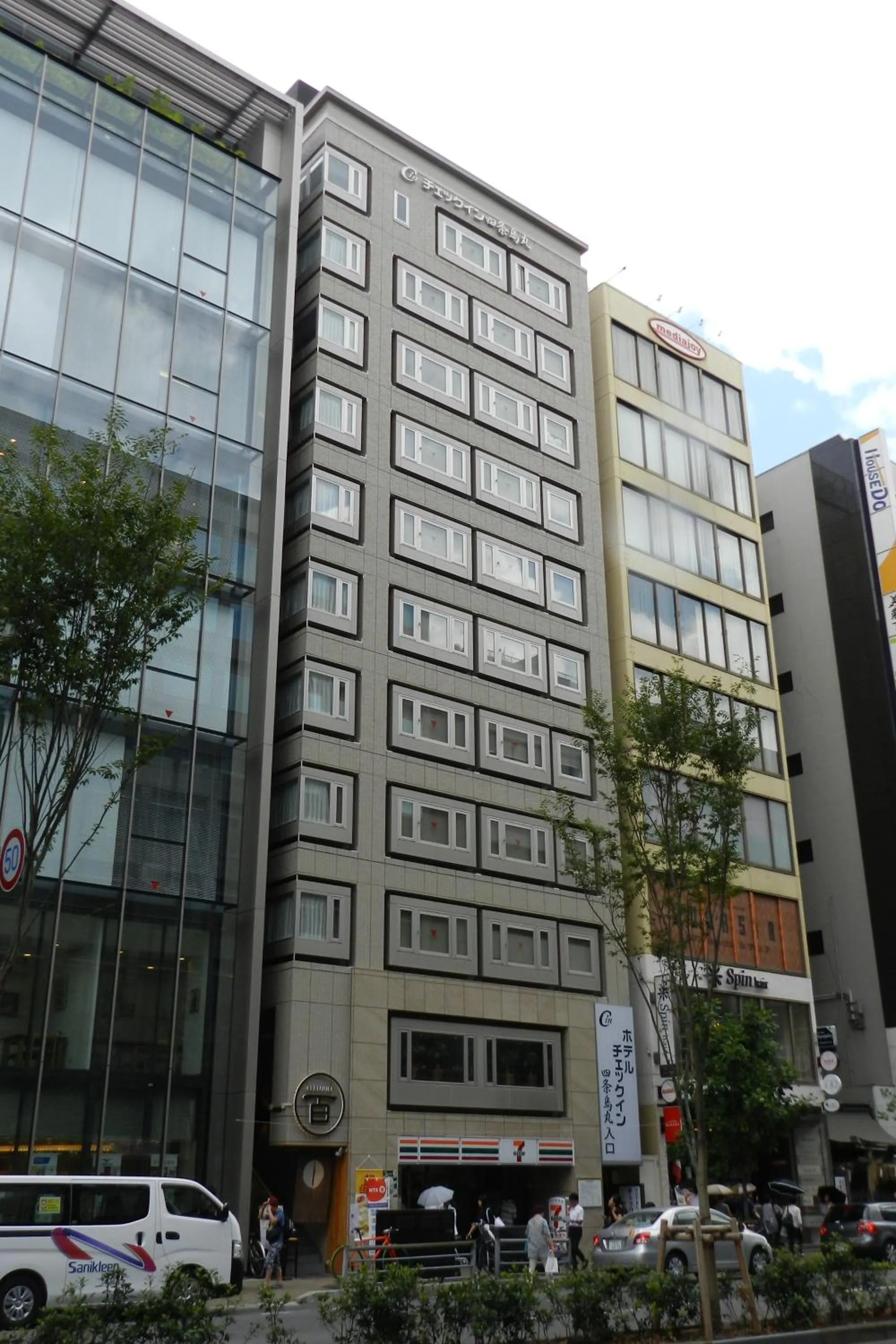 Property building in Check in Shijokarasuma