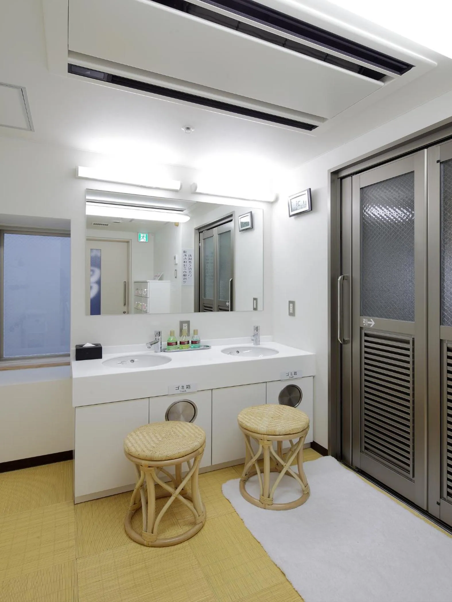 Bathroom in Check in Shijokarasuma