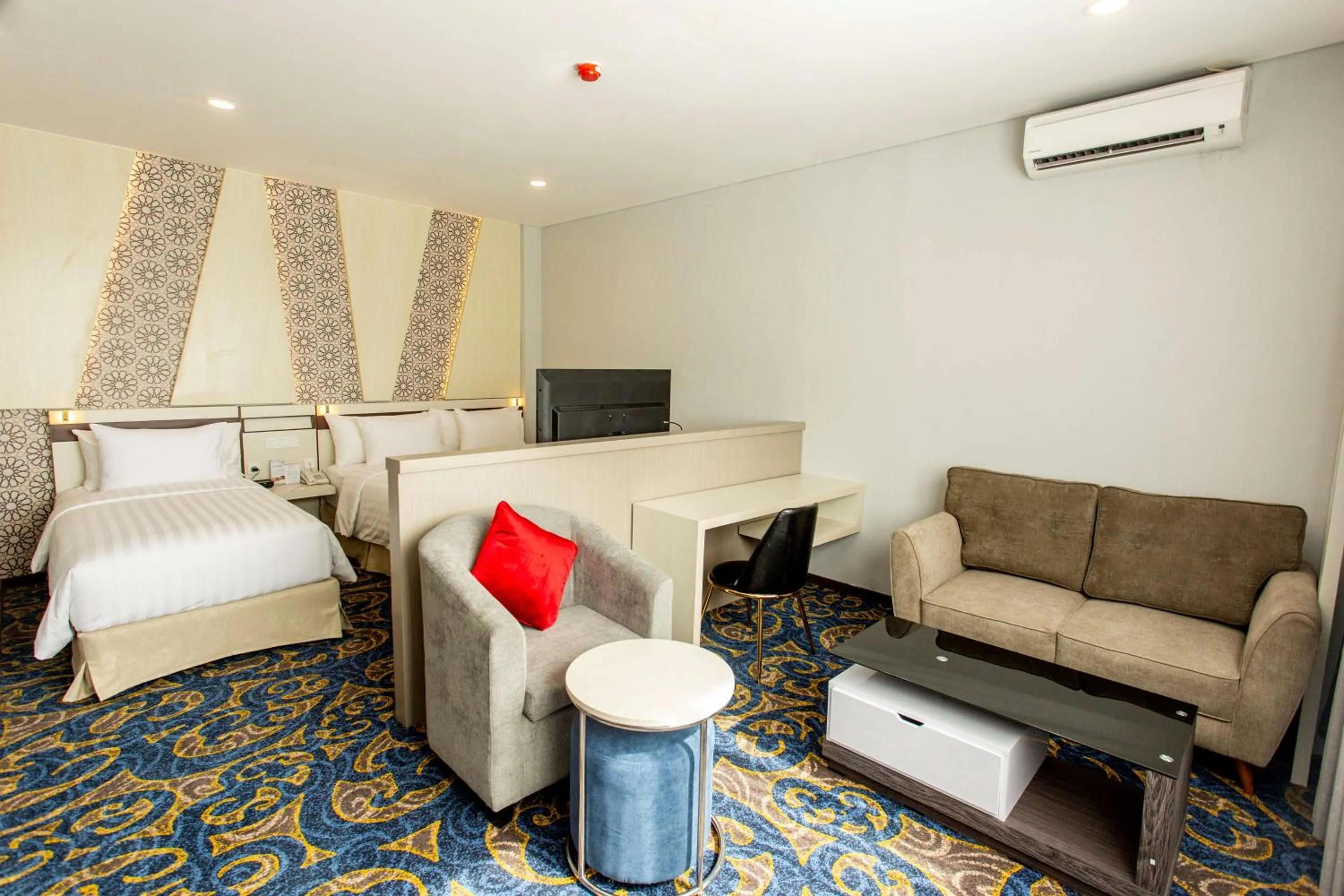 Living room, Bed in Best Western Batang Garing
