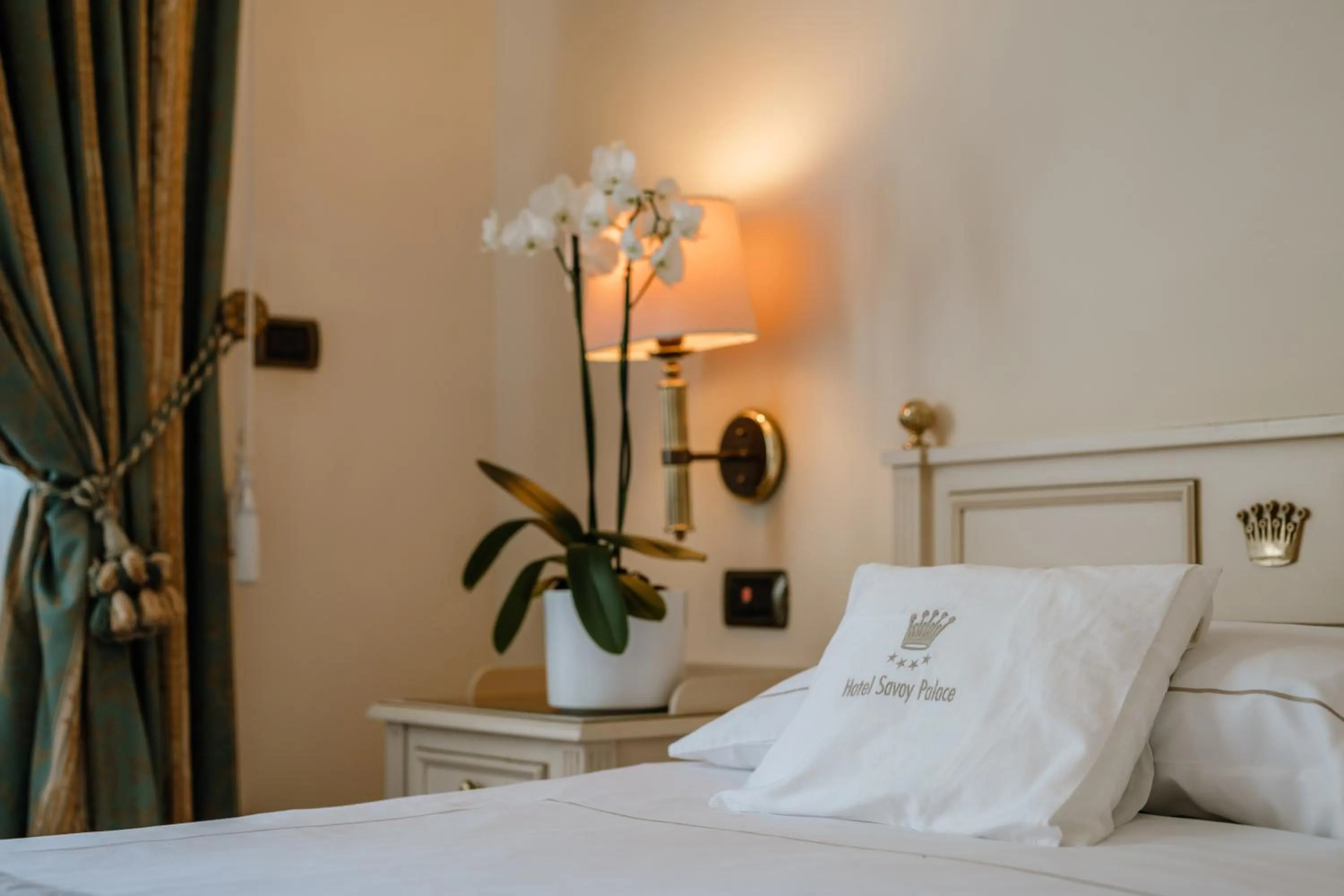 Bedroom, Bed in Hotel Savoy Palace