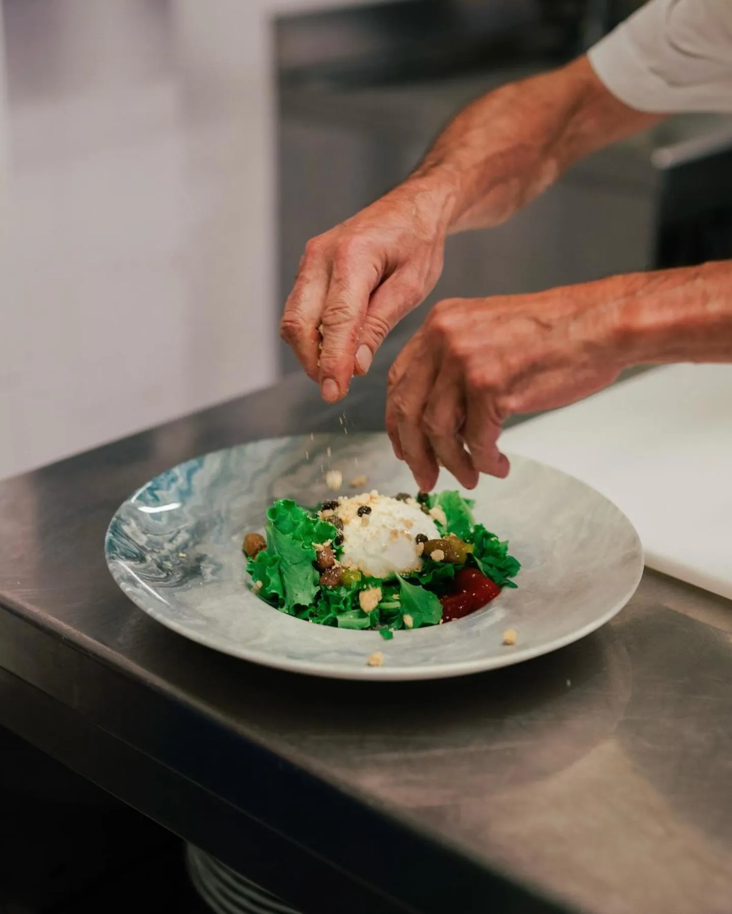 Restaurant/places to eat in Hotel Savoy Palace