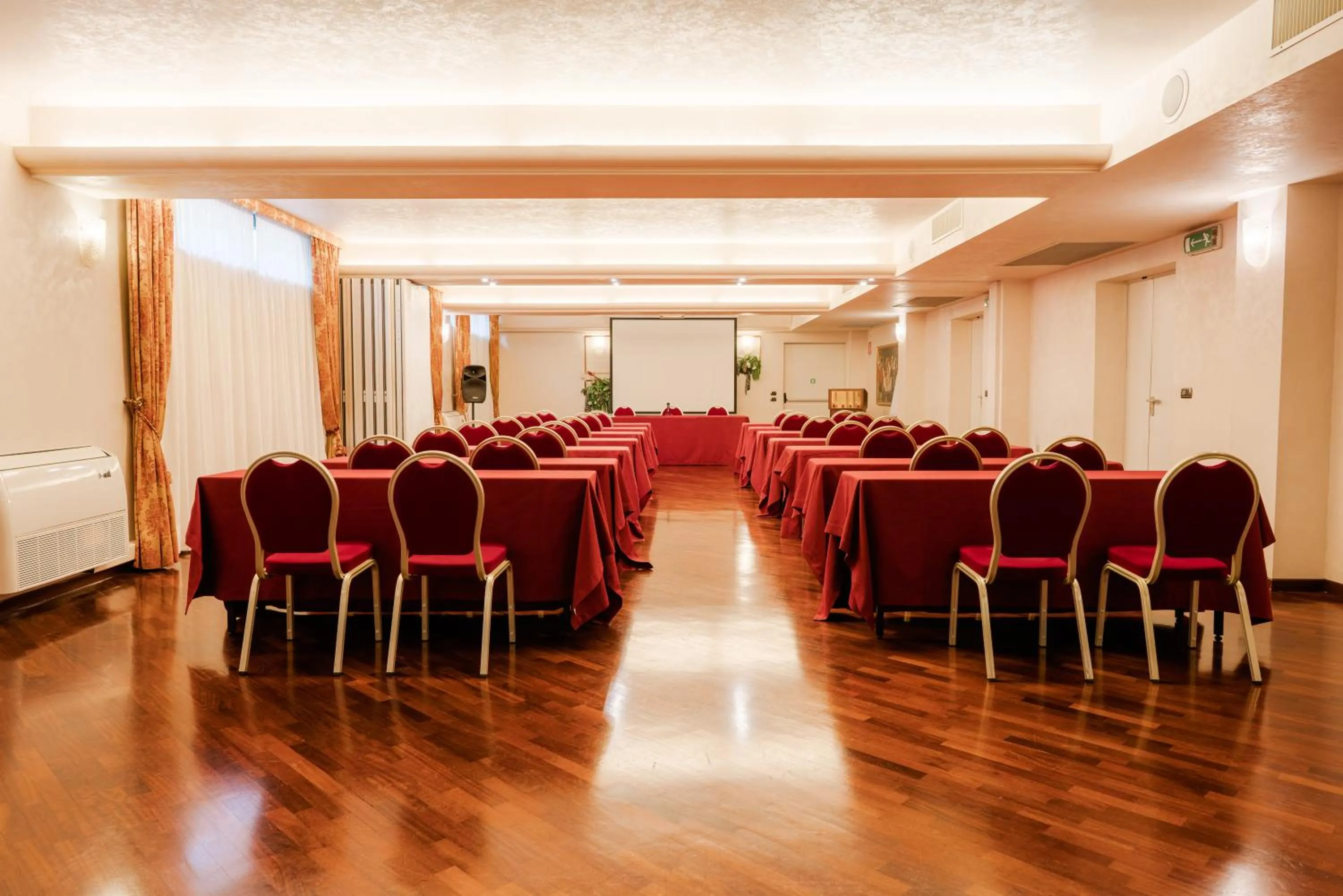 Meeting/conference room in Hotel Savoy Palace