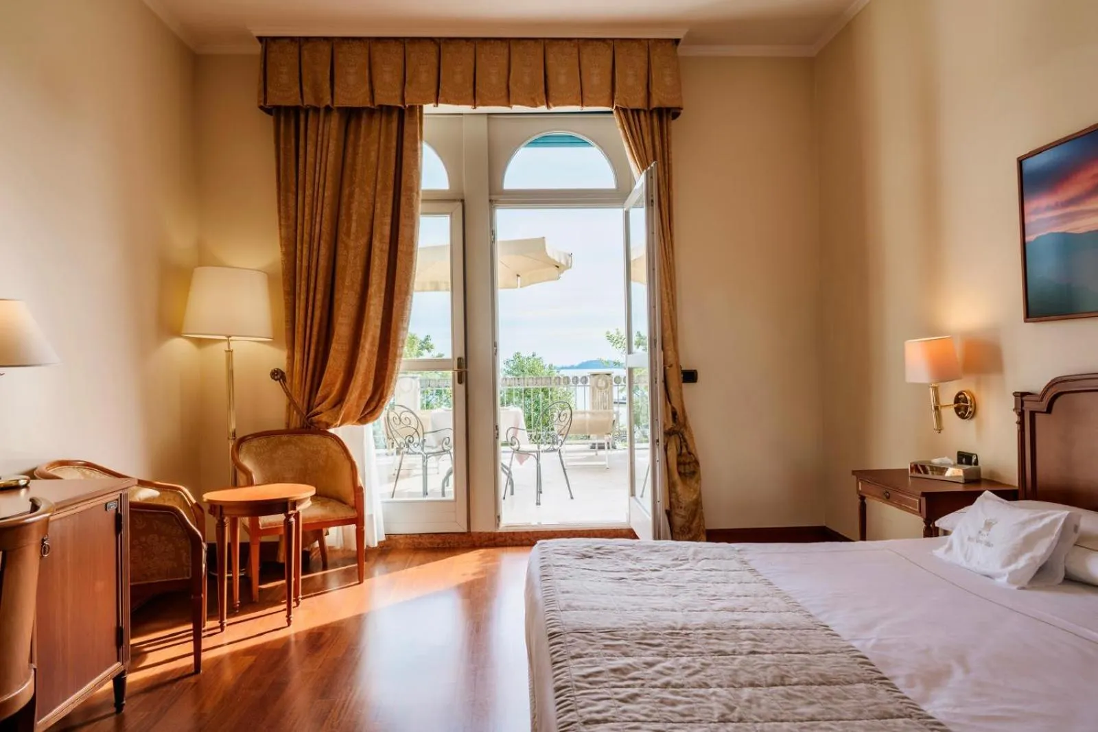 Bedroom, Bed in Hotel Savoy Palace