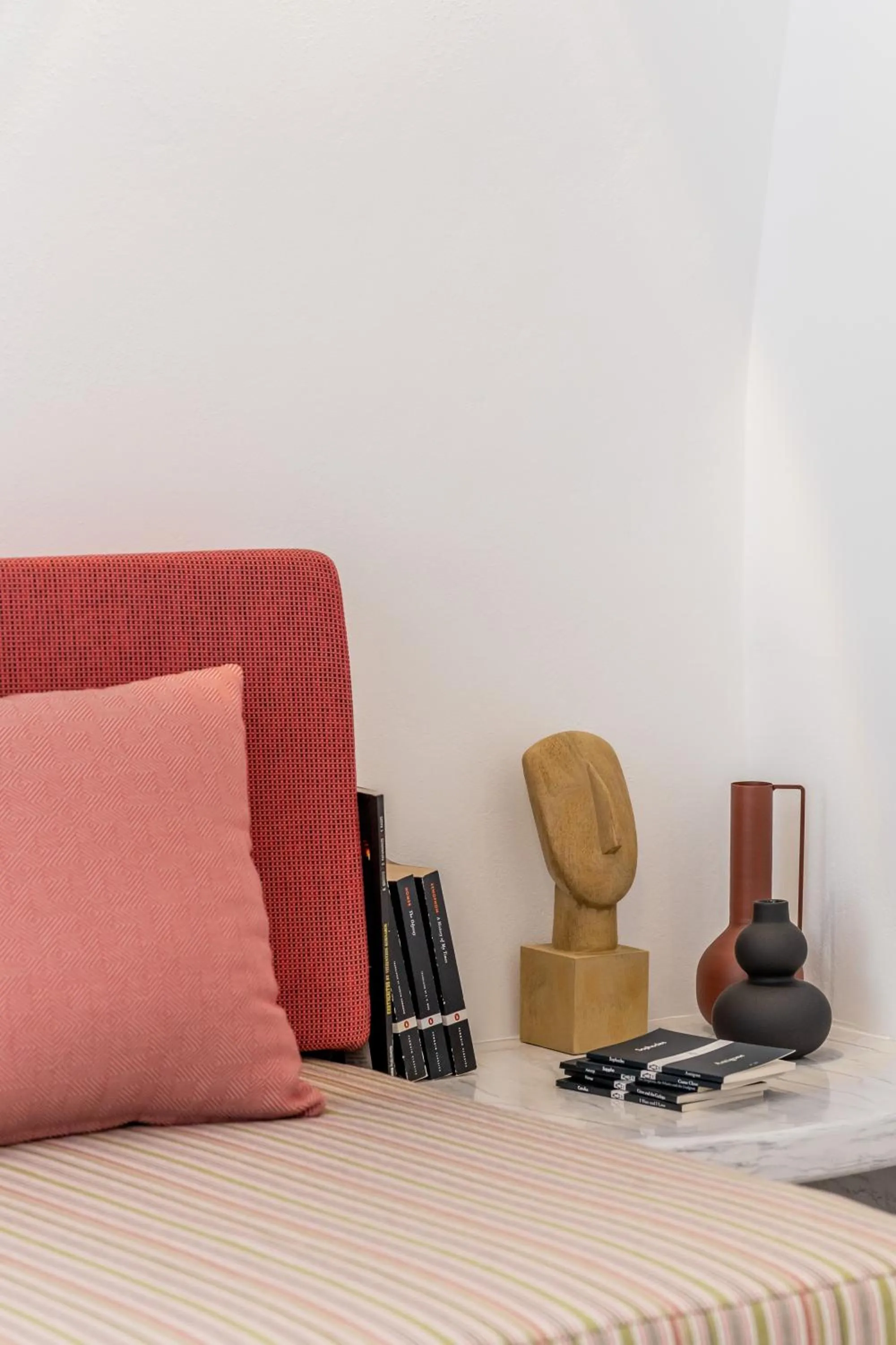 Living room, Bed in Wine and Yard Caves