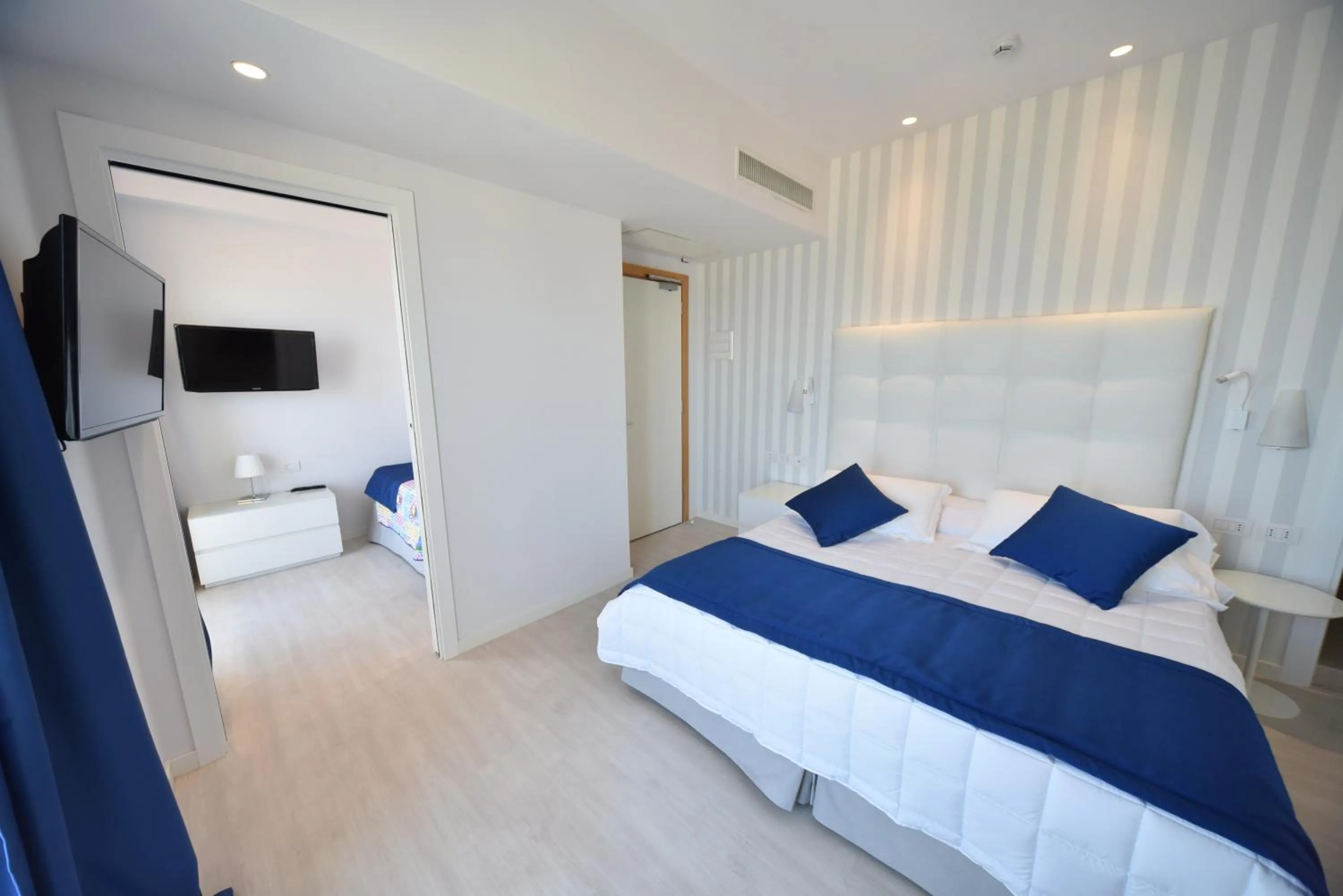 Balcony/Terrace, Bed in Hotel Fedora Riccione - FRONTE MARE