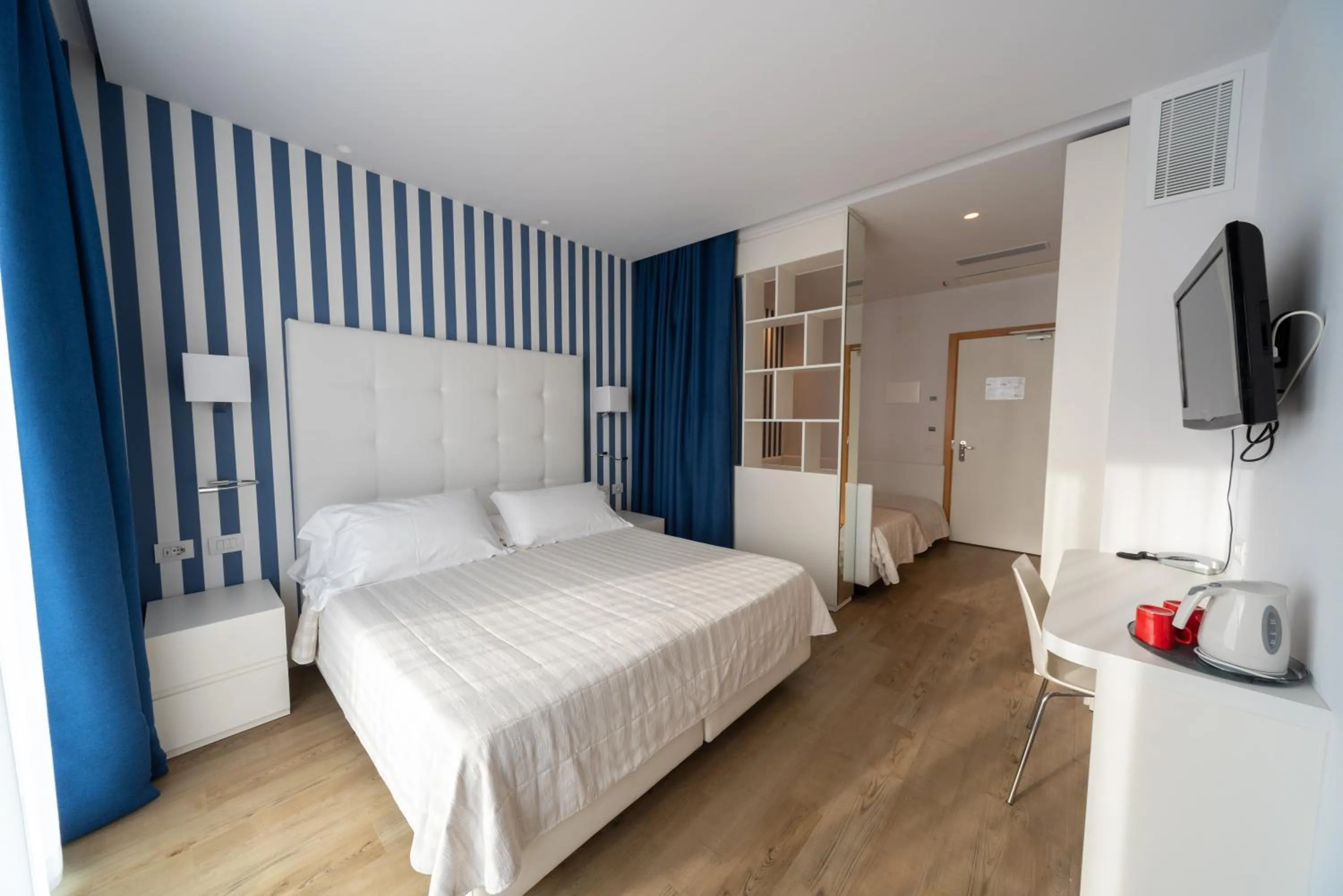 Bathroom, Bed in Hotel Fedora Riccione - FRONTE MARE