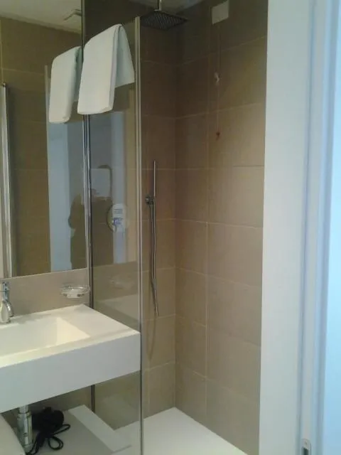 Shower in Hotel Fedora Riccione - FRONTE MARE