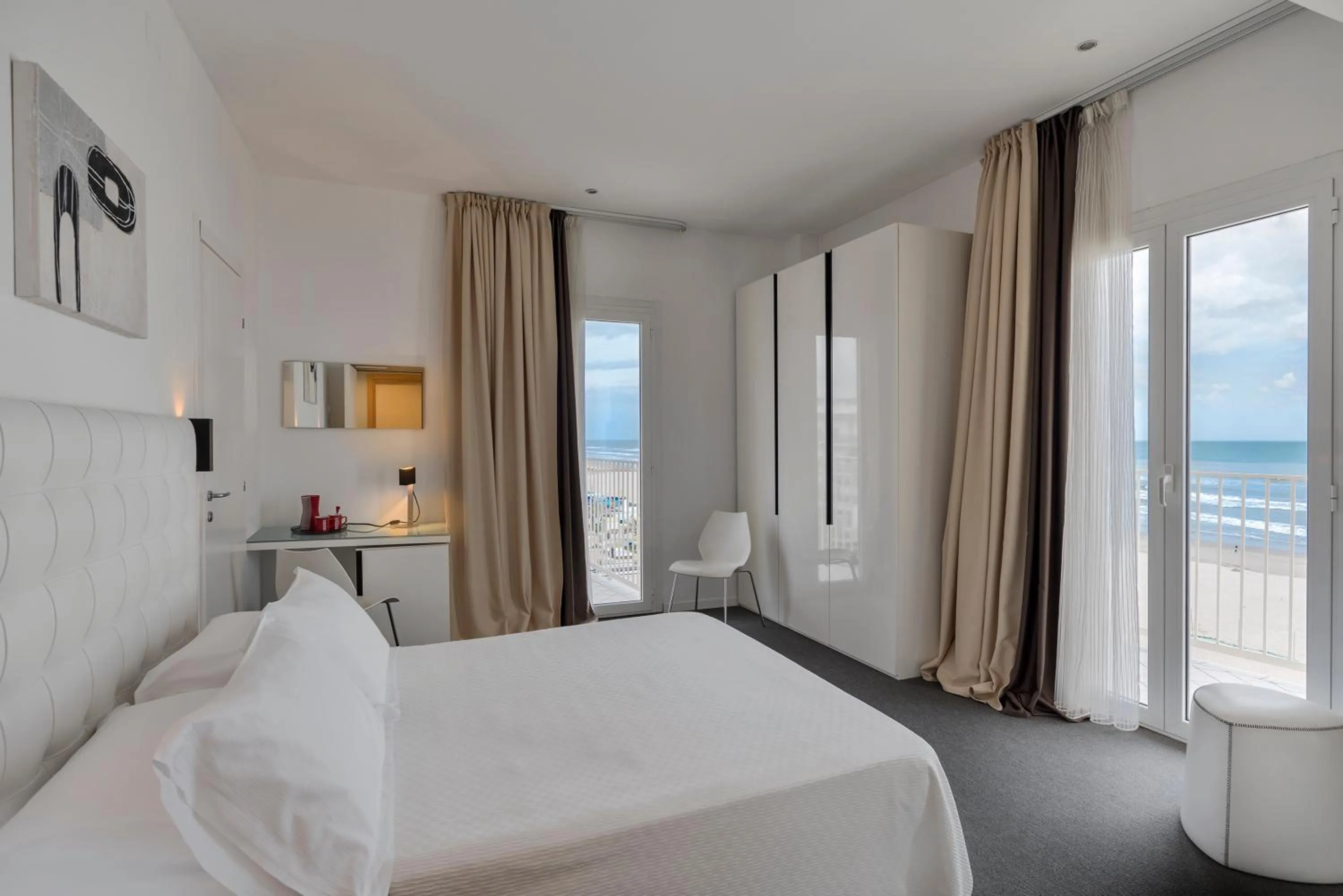 Bed in Hotel Fedora Riccione - FRONTE MARE